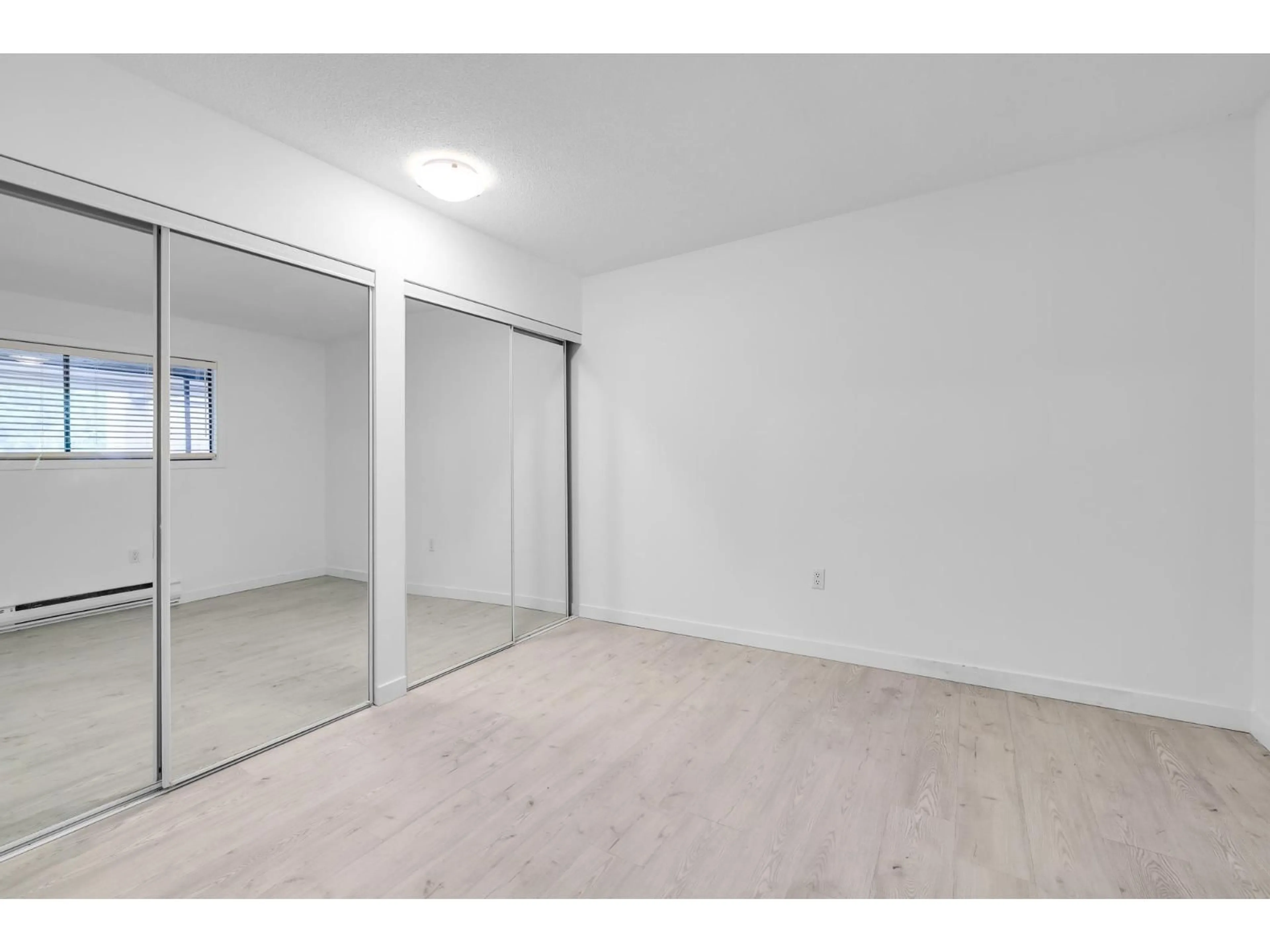 A pic of a room for 10634 HOLLY PARK, Surrey British Columbia V3R6X9