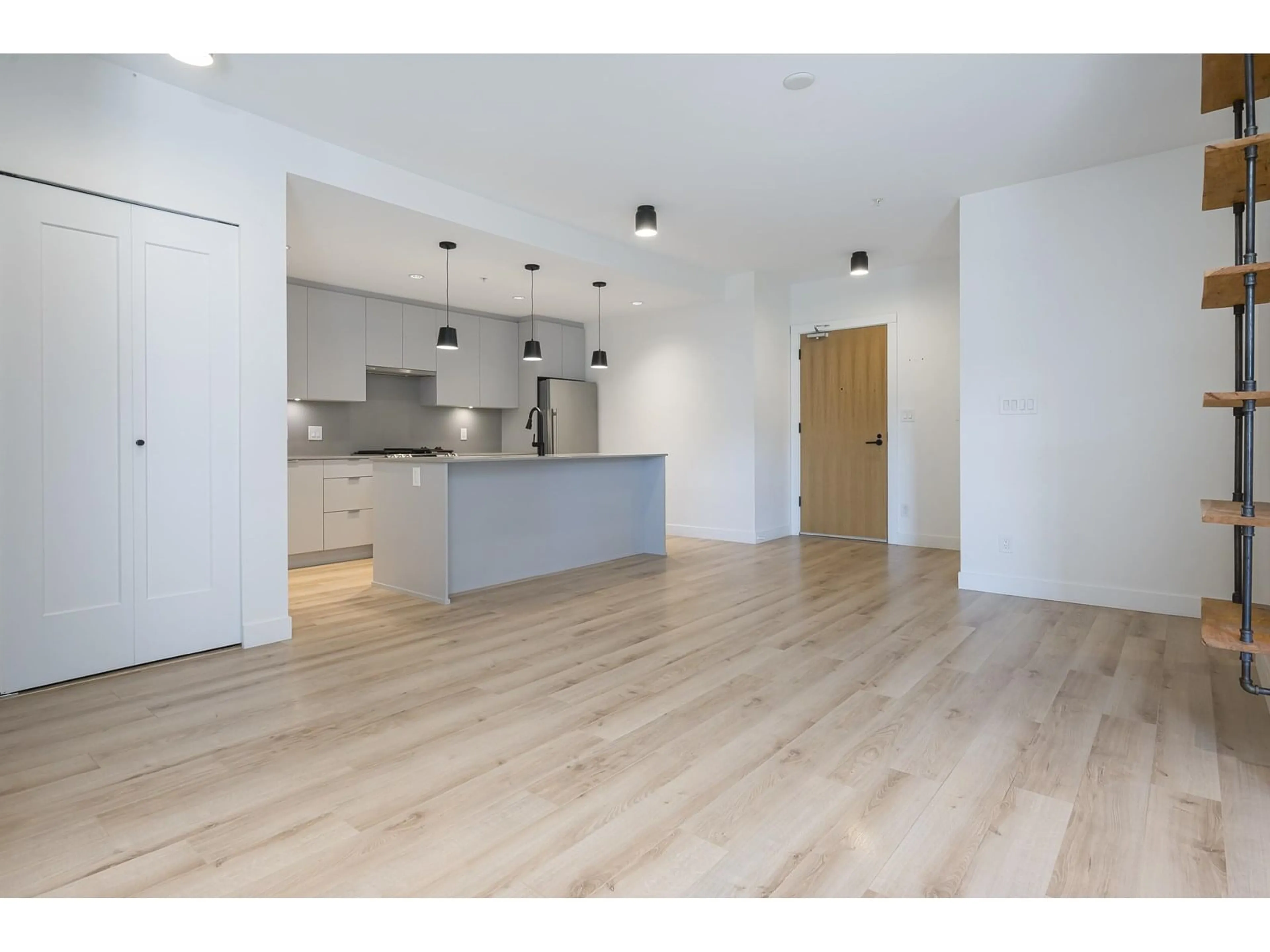 Unknown for 315 - 2493 MONTROSE, Abbotsford British Columbia V2S3T2