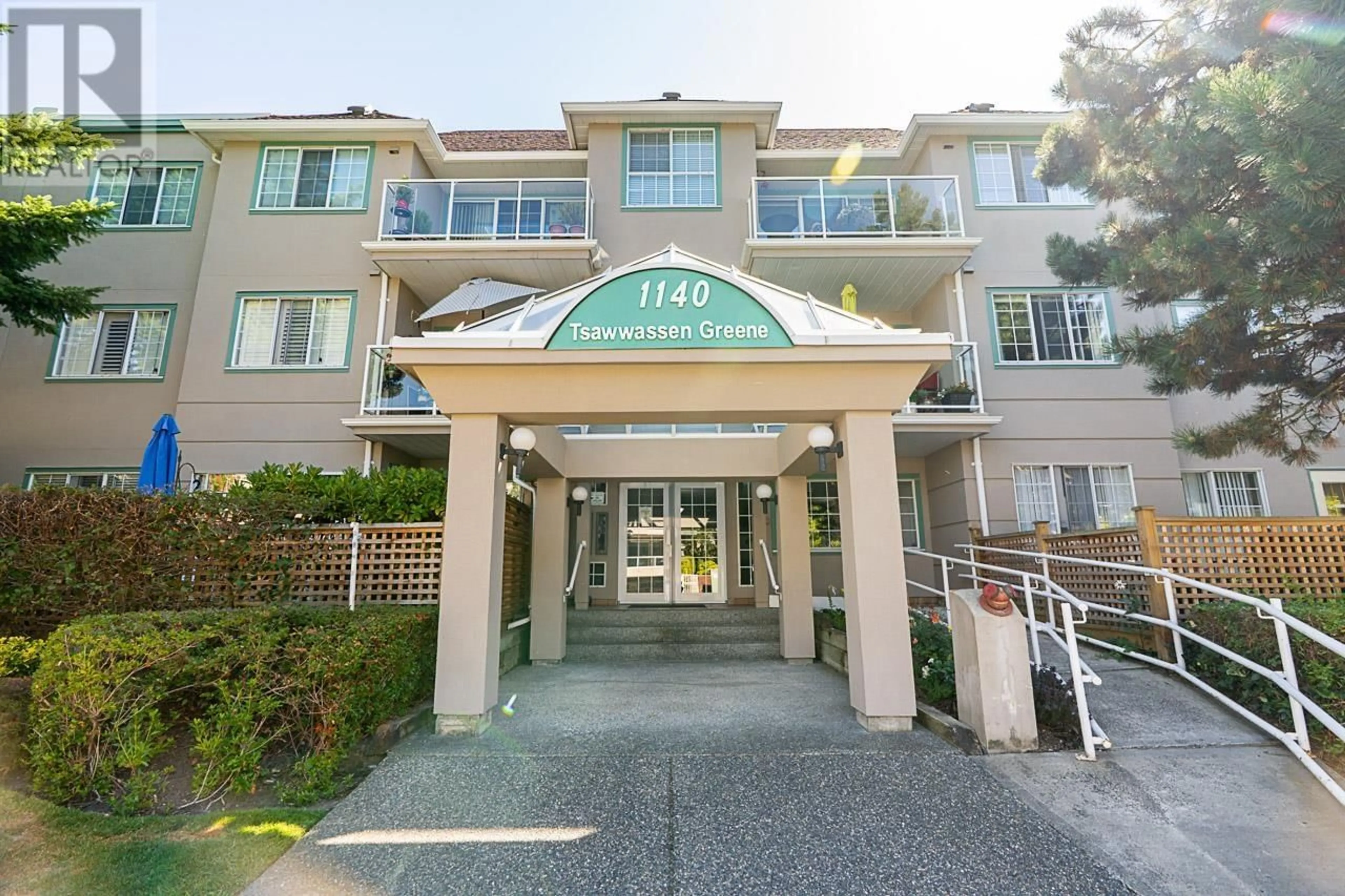 Indoor foyer for 103 - 1140 55 STREET, Delta British Columbia V4M3J8