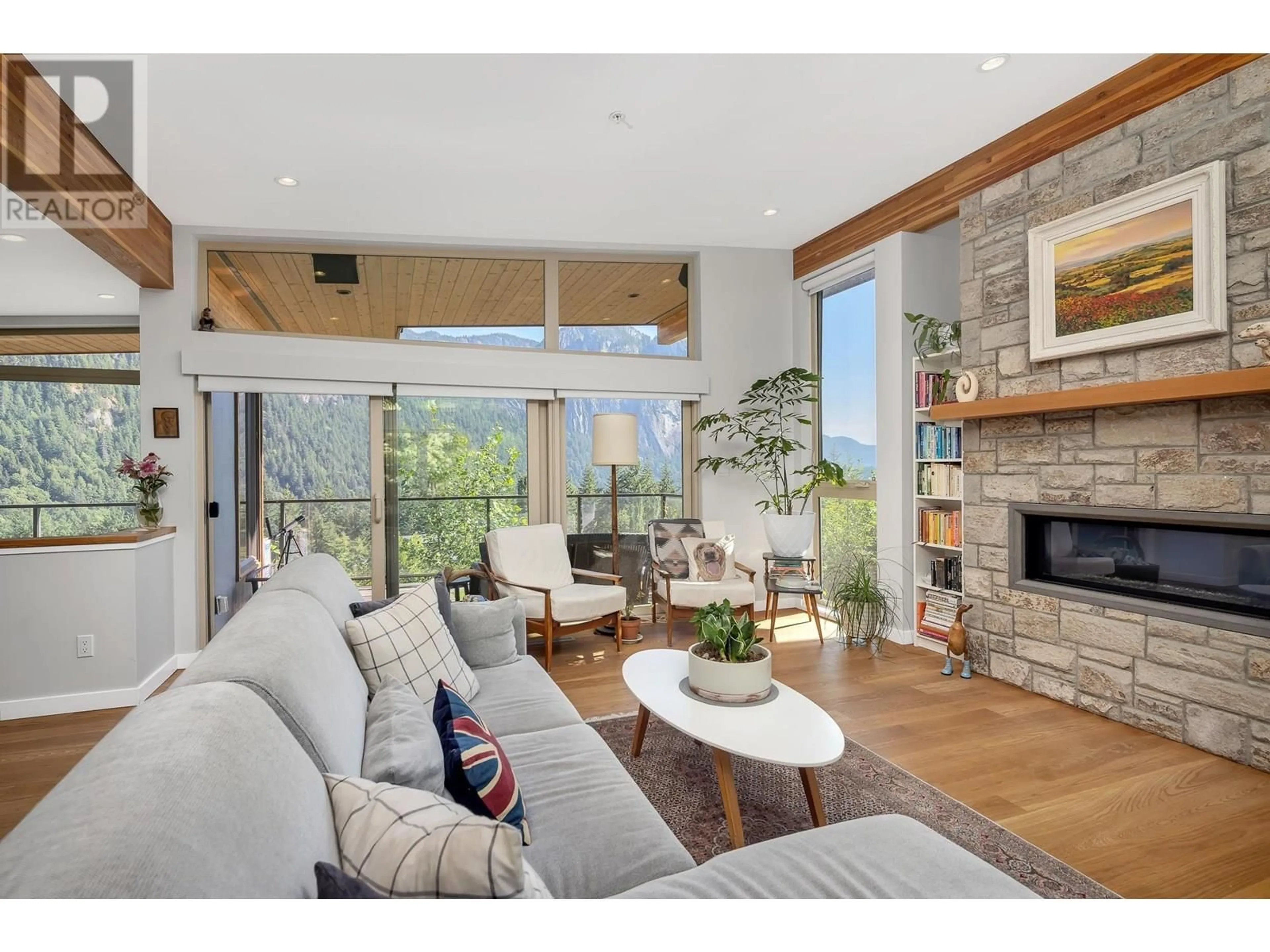 Living room with furniture, wood/laminate floor for 38561 SKY PILOT DRIVE, Squamish British Columbia V8B0T6
