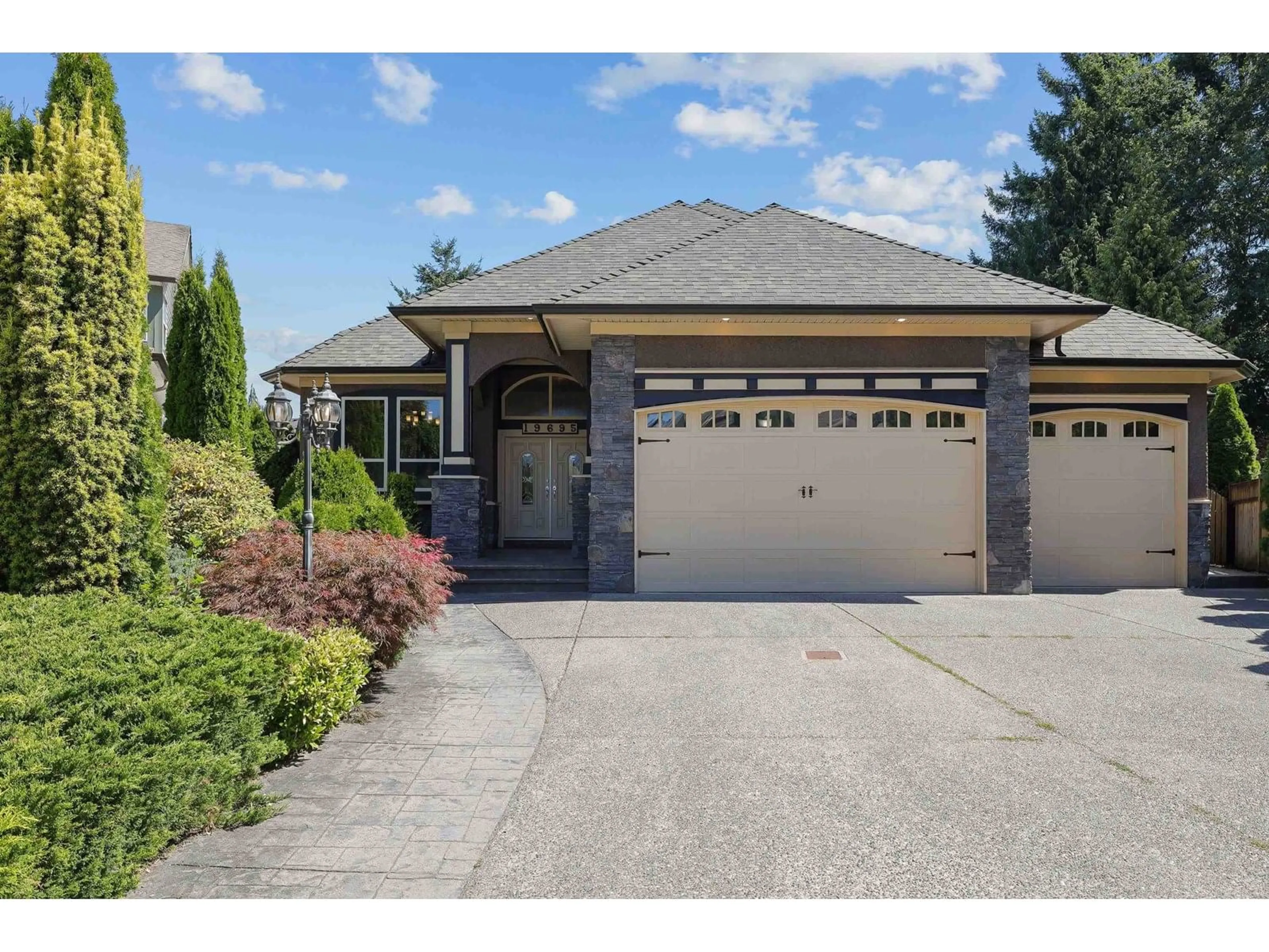 Home with vinyl exterior material, street for 19695 71, Surrey British Columbia V2Y2Z7