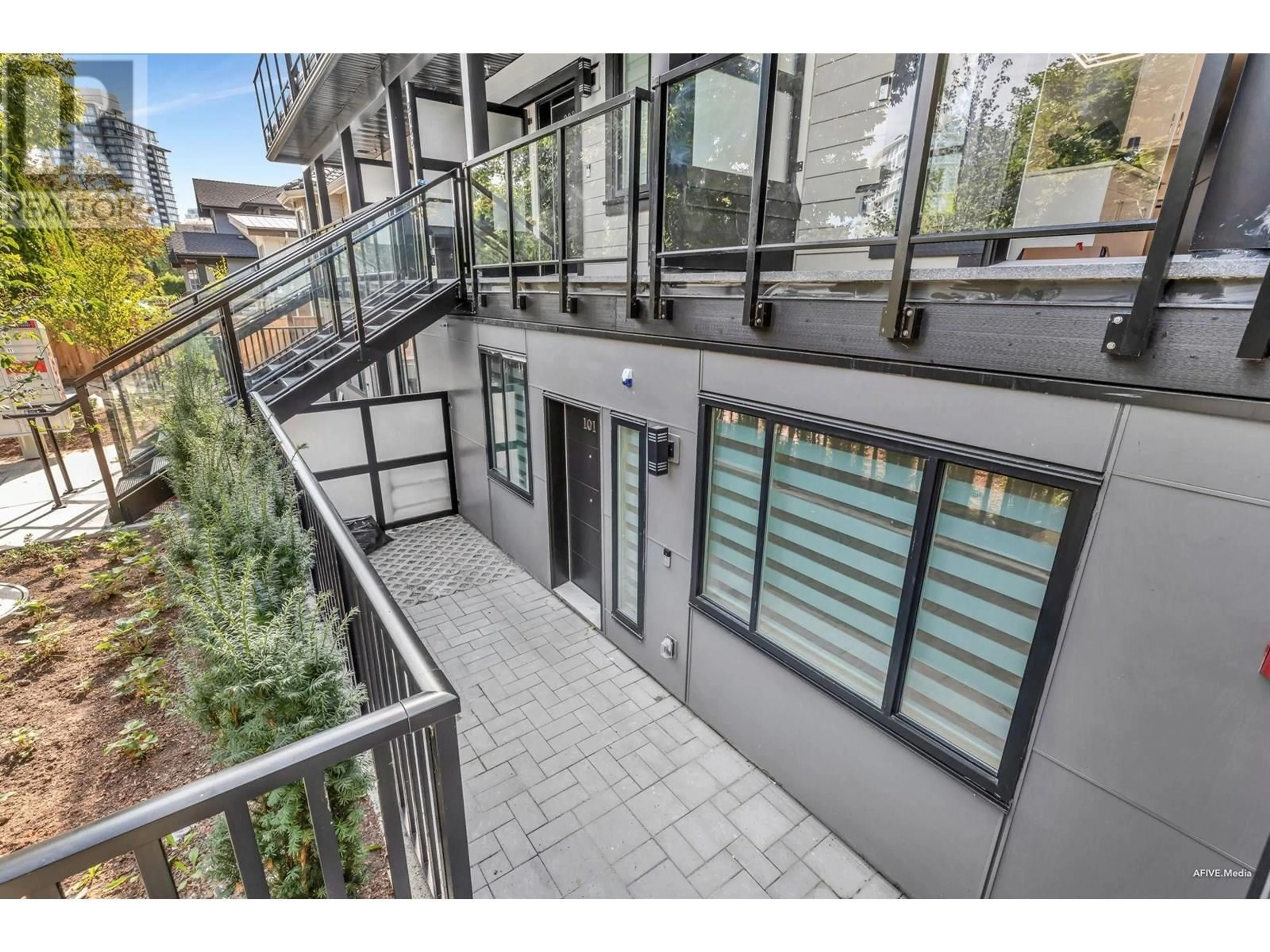 Unknown for 101 - 2122 32ND AVENUE, Vancouver British Columbia V5N3B9