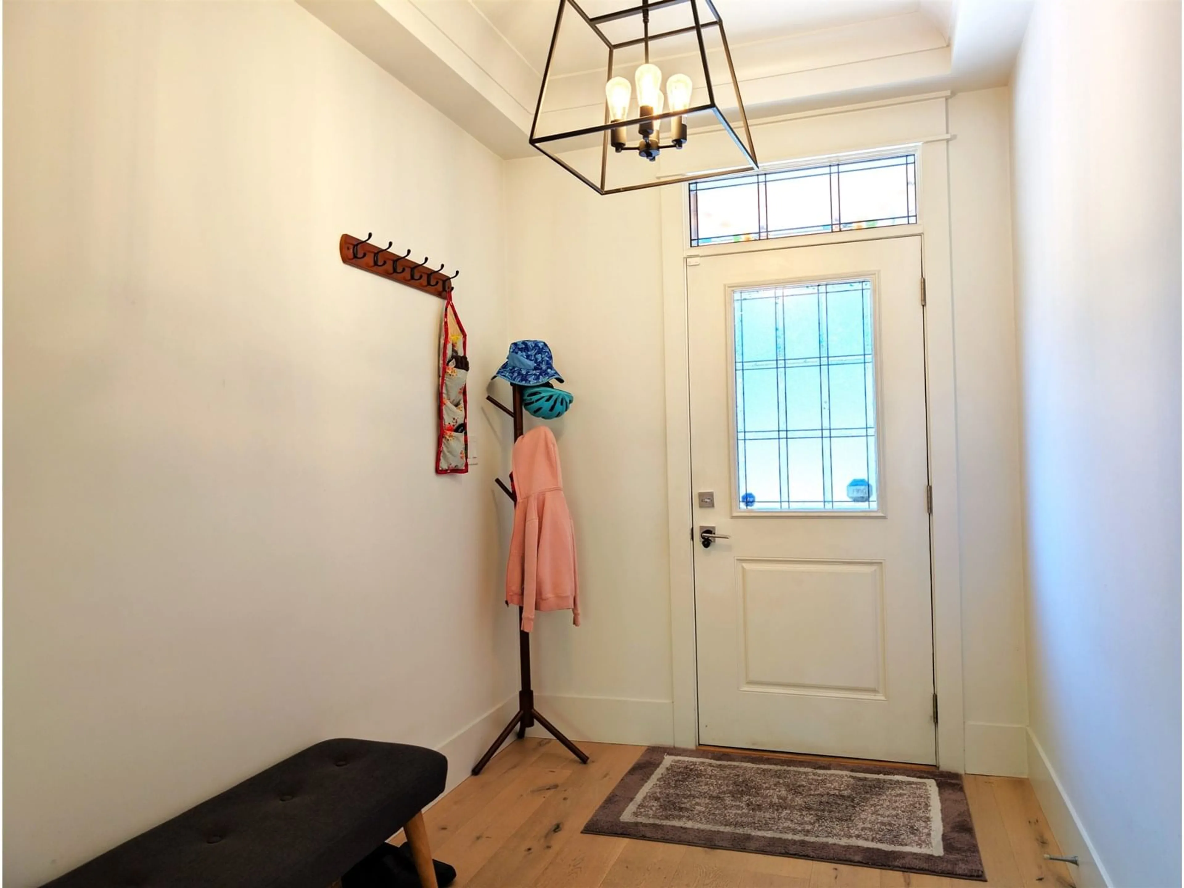 Indoor entryway for 14 - 8425 VENTURE, Surrey British Columbia V4N6S5