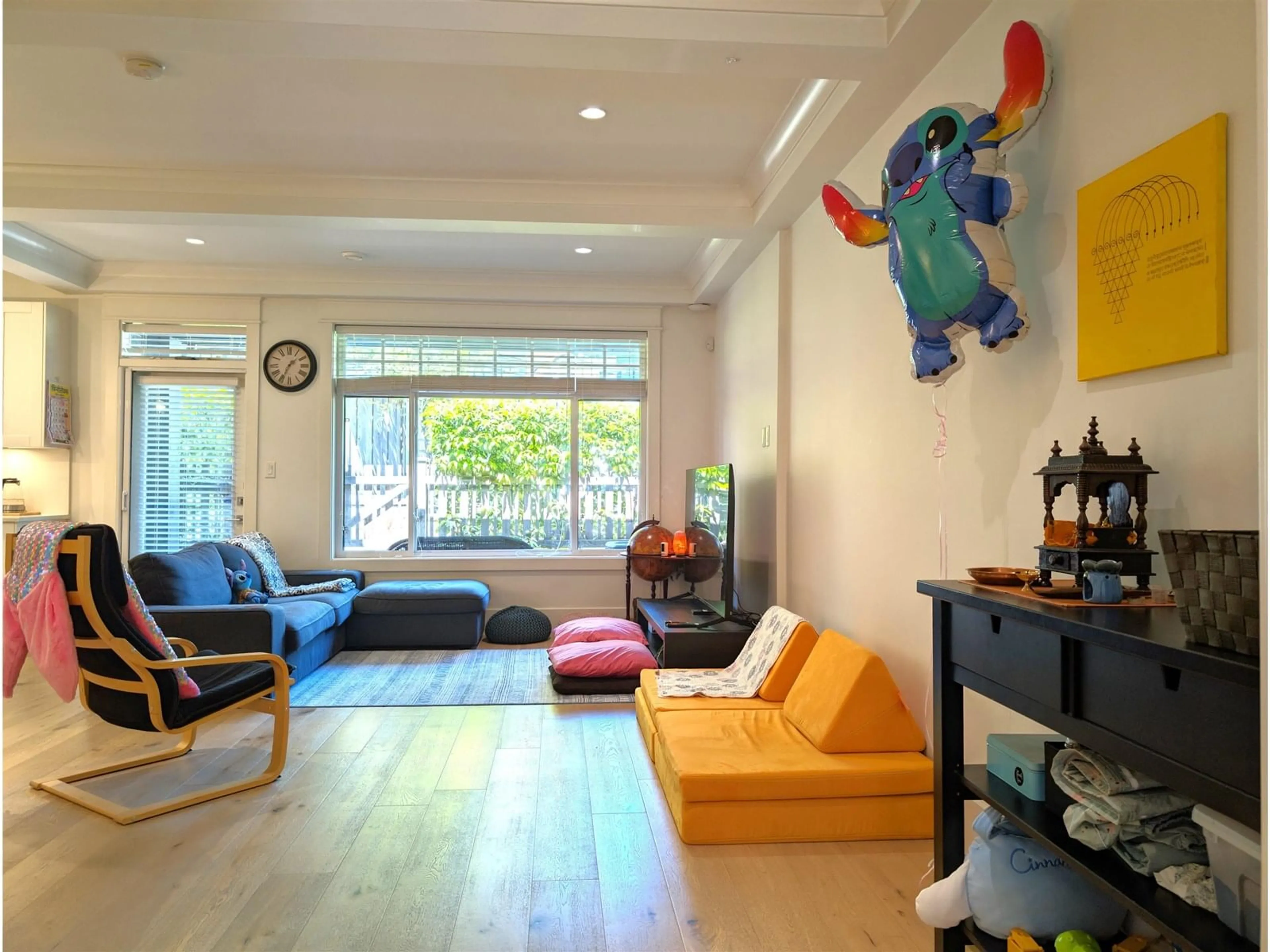 Living room with furniture, unknown for 14 - 8425 VENTURE, Surrey British Columbia V4N6S5