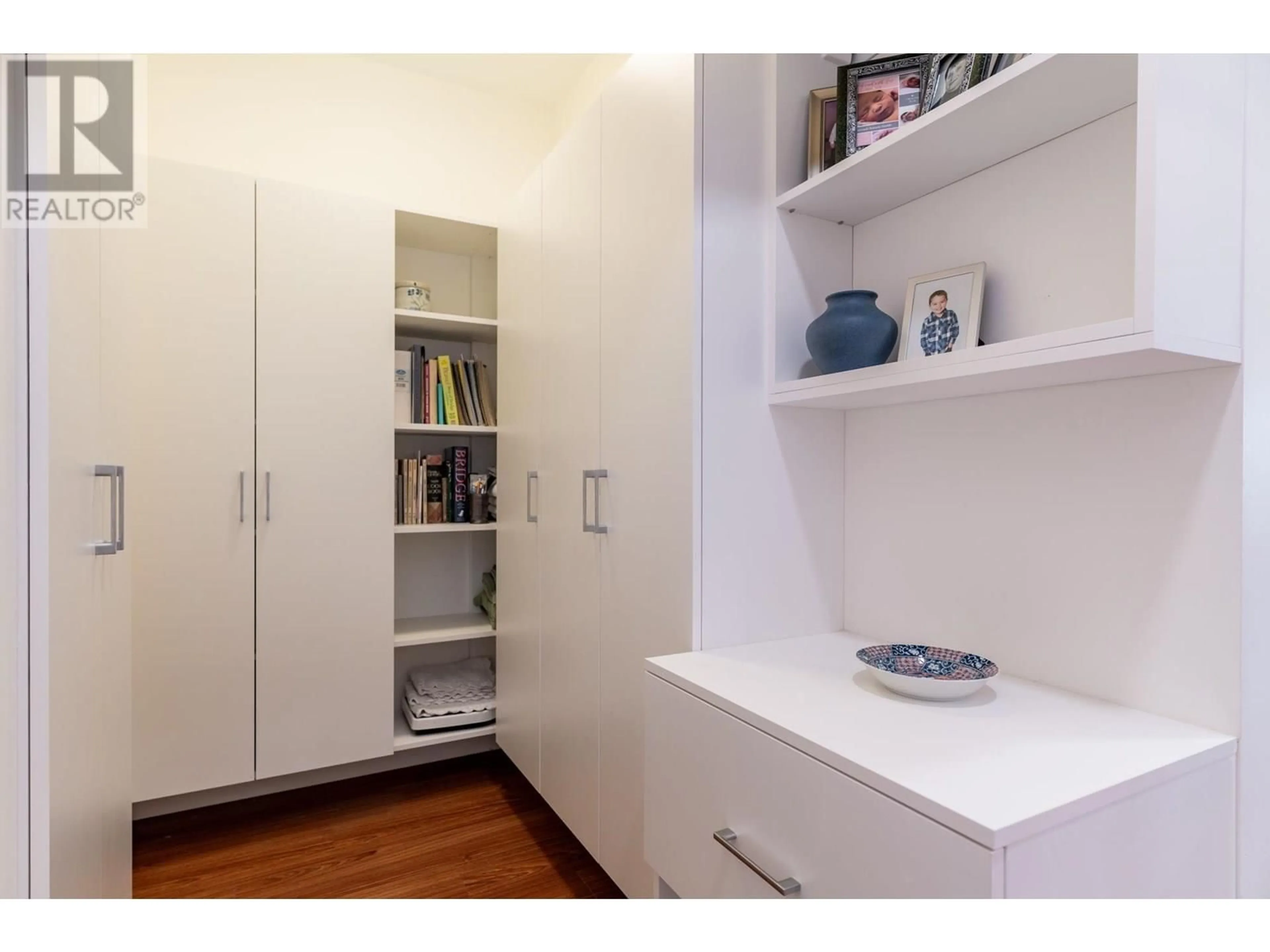 Storage room or clothes room or walk-in closet for 306 - 5460 BROADWAY, Burnaby British Columbia V5B0B4