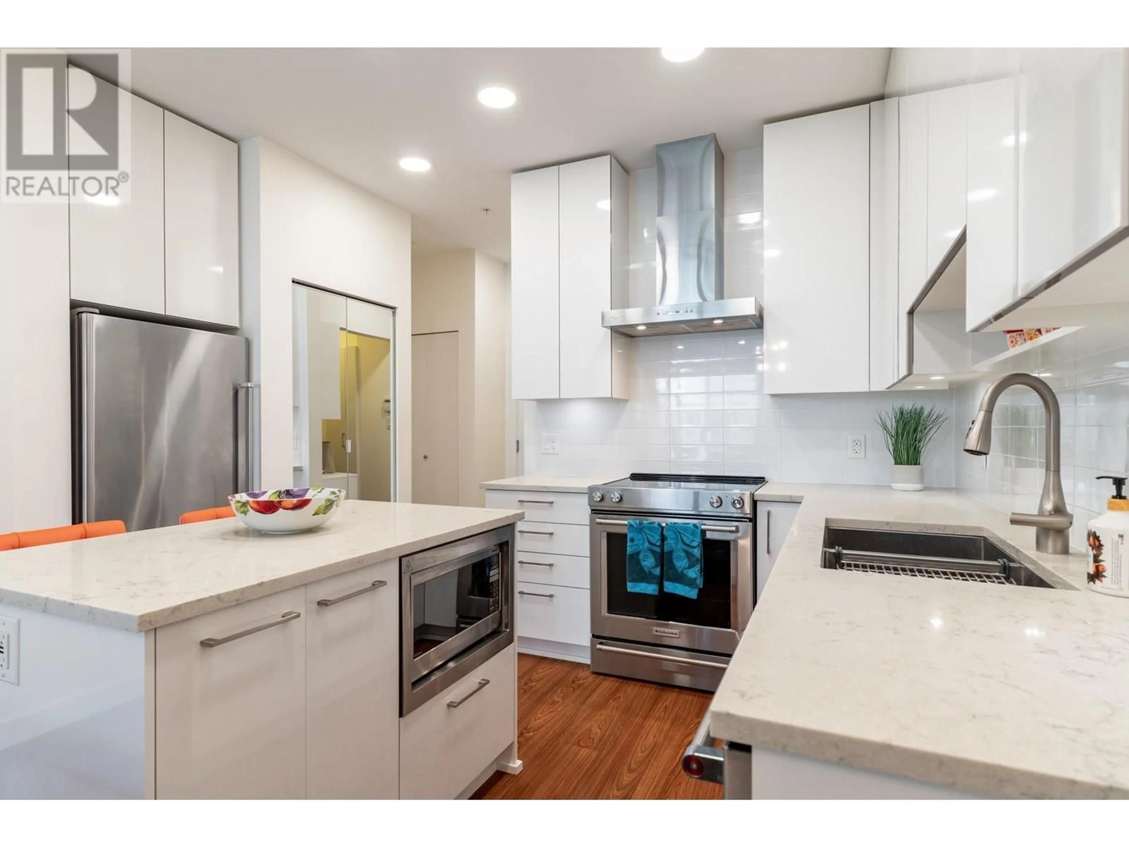 Unknown for 306 - 5460 BROADWAY, Burnaby British Columbia V5B0B4