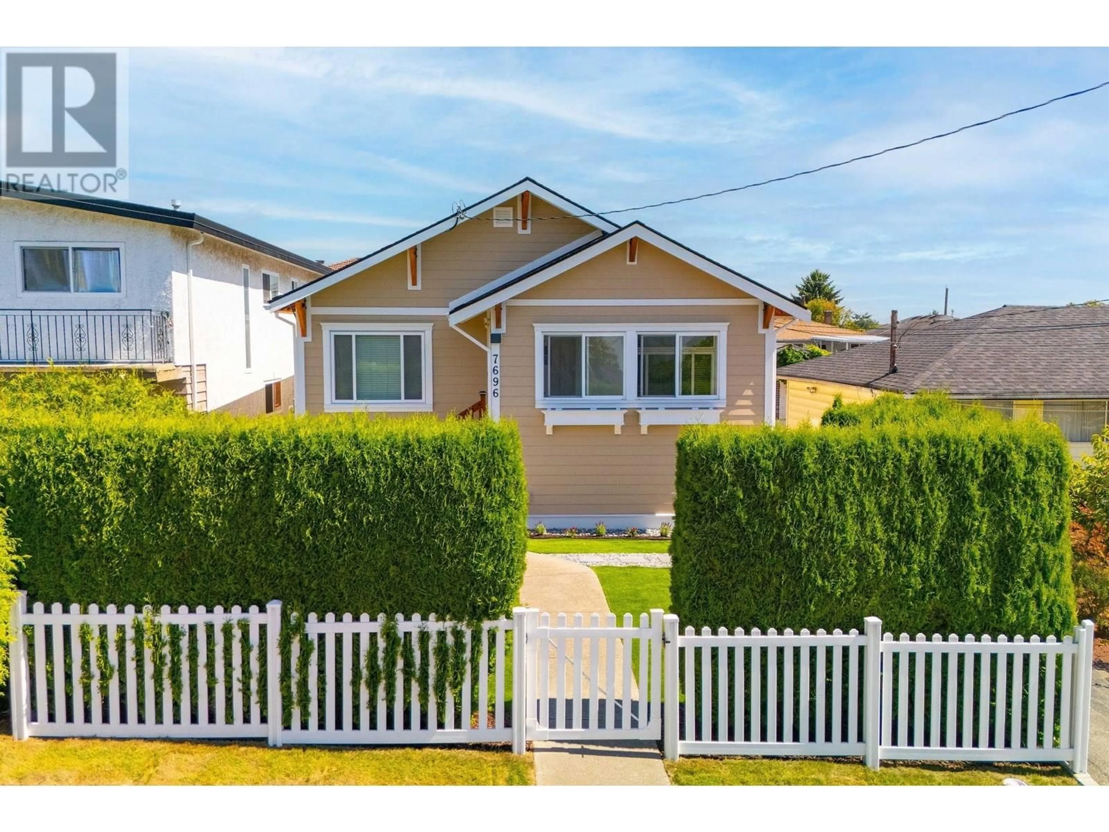 A pic from outside/outdoor area/front of a property/back of a property/a pic from drone, street for 7696 DAVIES STREET, Burnaby British Columbia V3N3H4