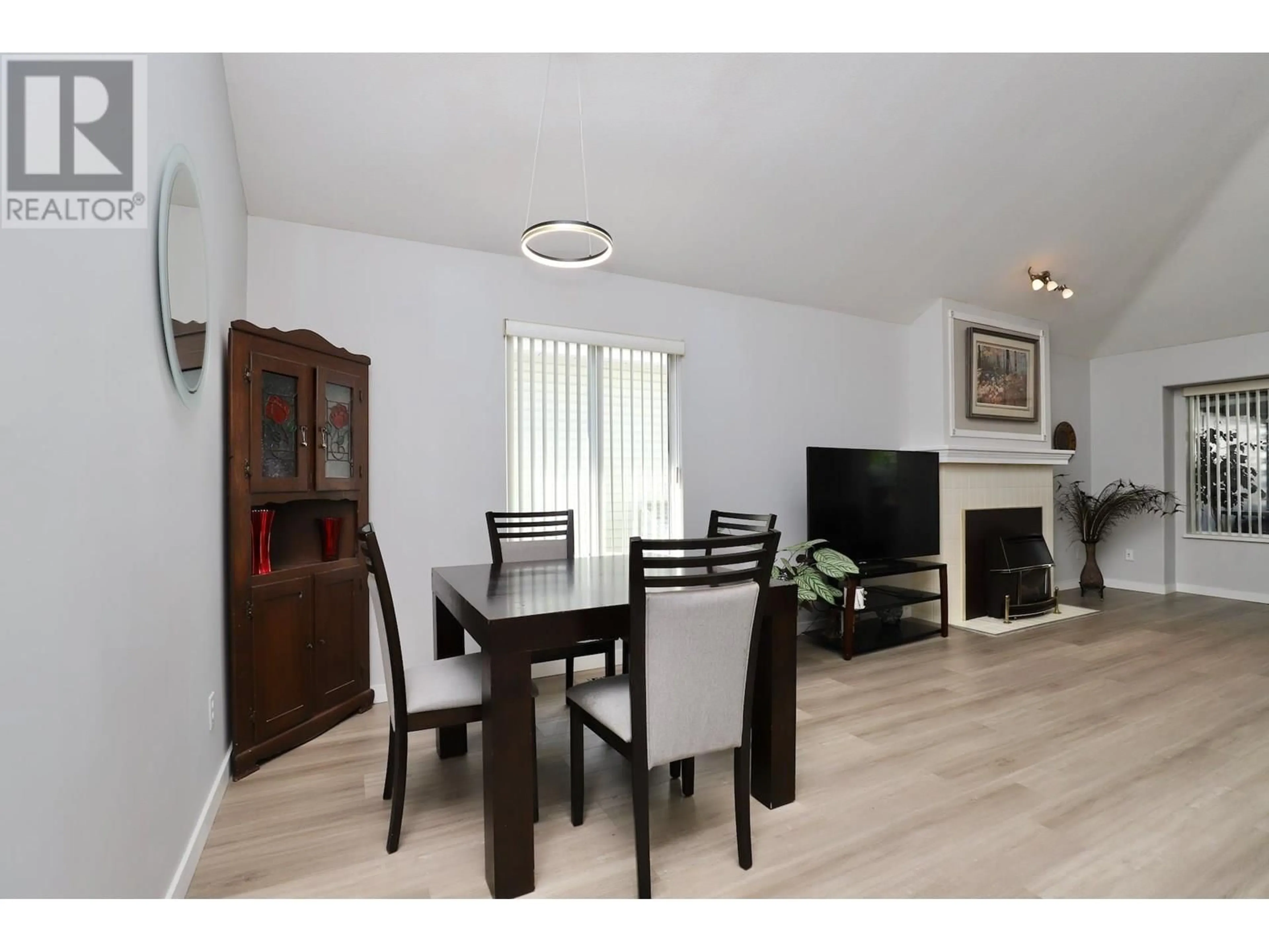 Dining room, wood/laminate floor for 11465 207A STREET, Maple Ridge British Columbia V2X0C7