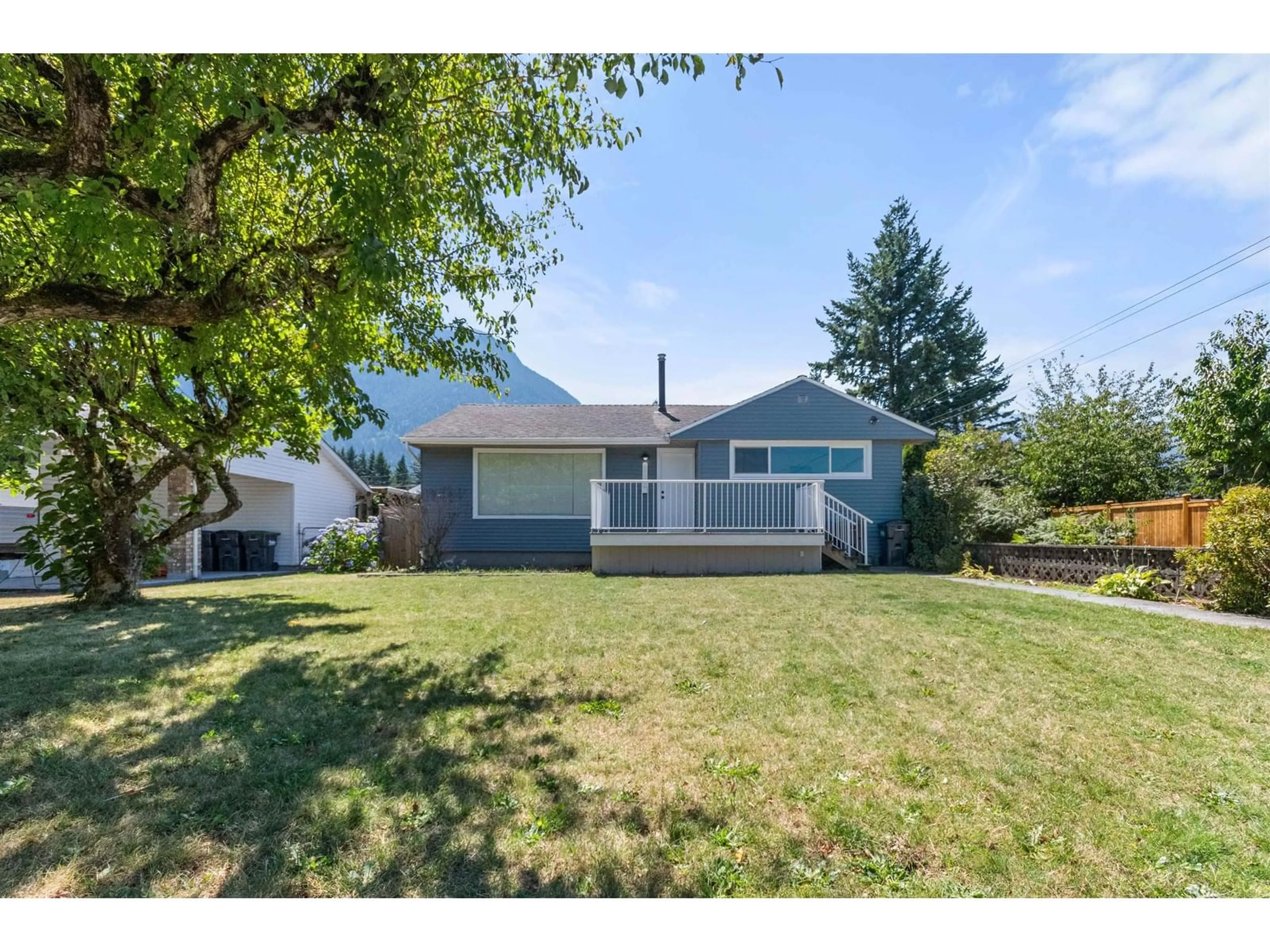 Home with vinyl exterior material, street for 524 RUPERT STREET, Hope British Columbia V0X1L0