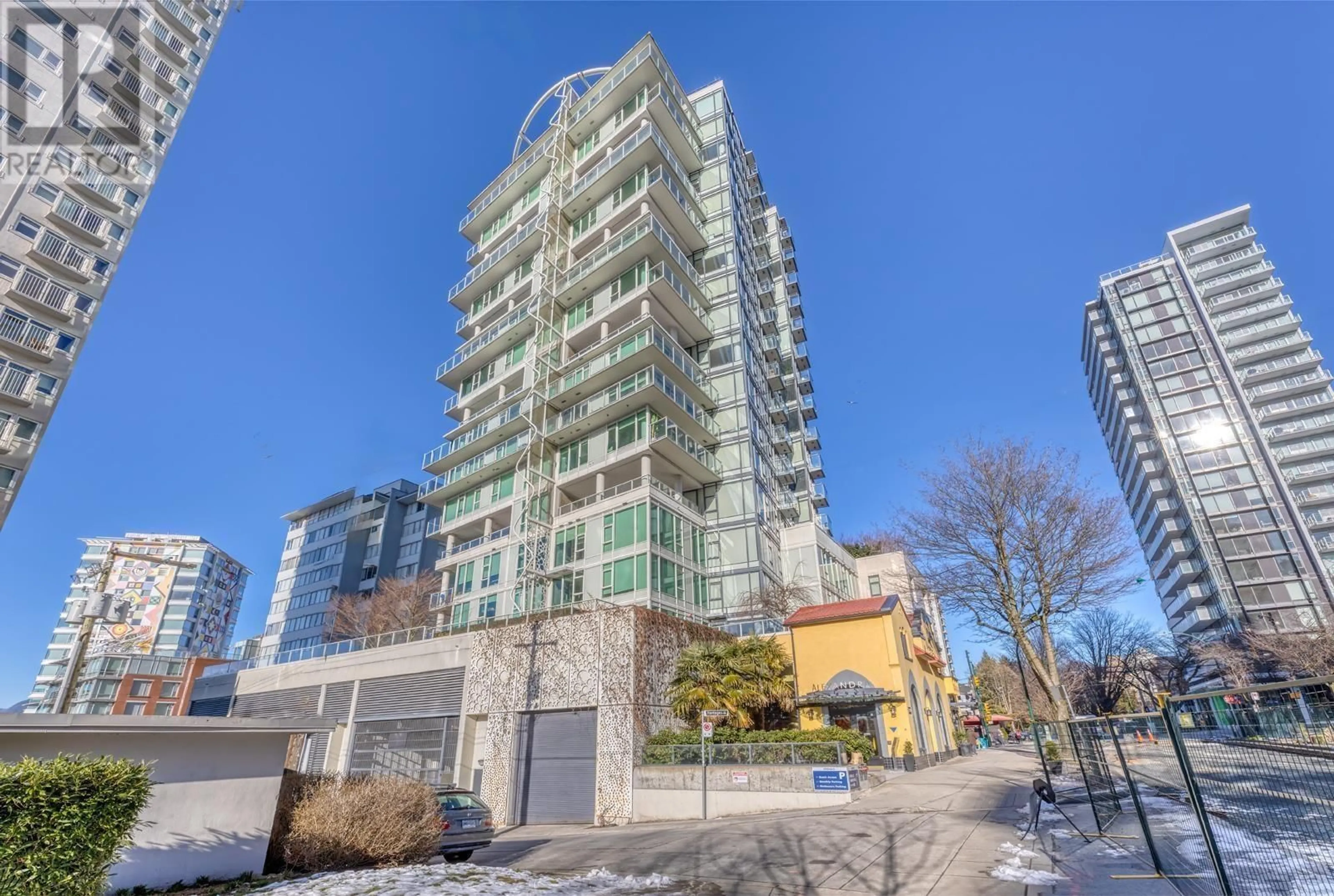 Patio, building for 1602 - 1221 BIDWELL STREET, Vancouver British Columbia V6G0B1