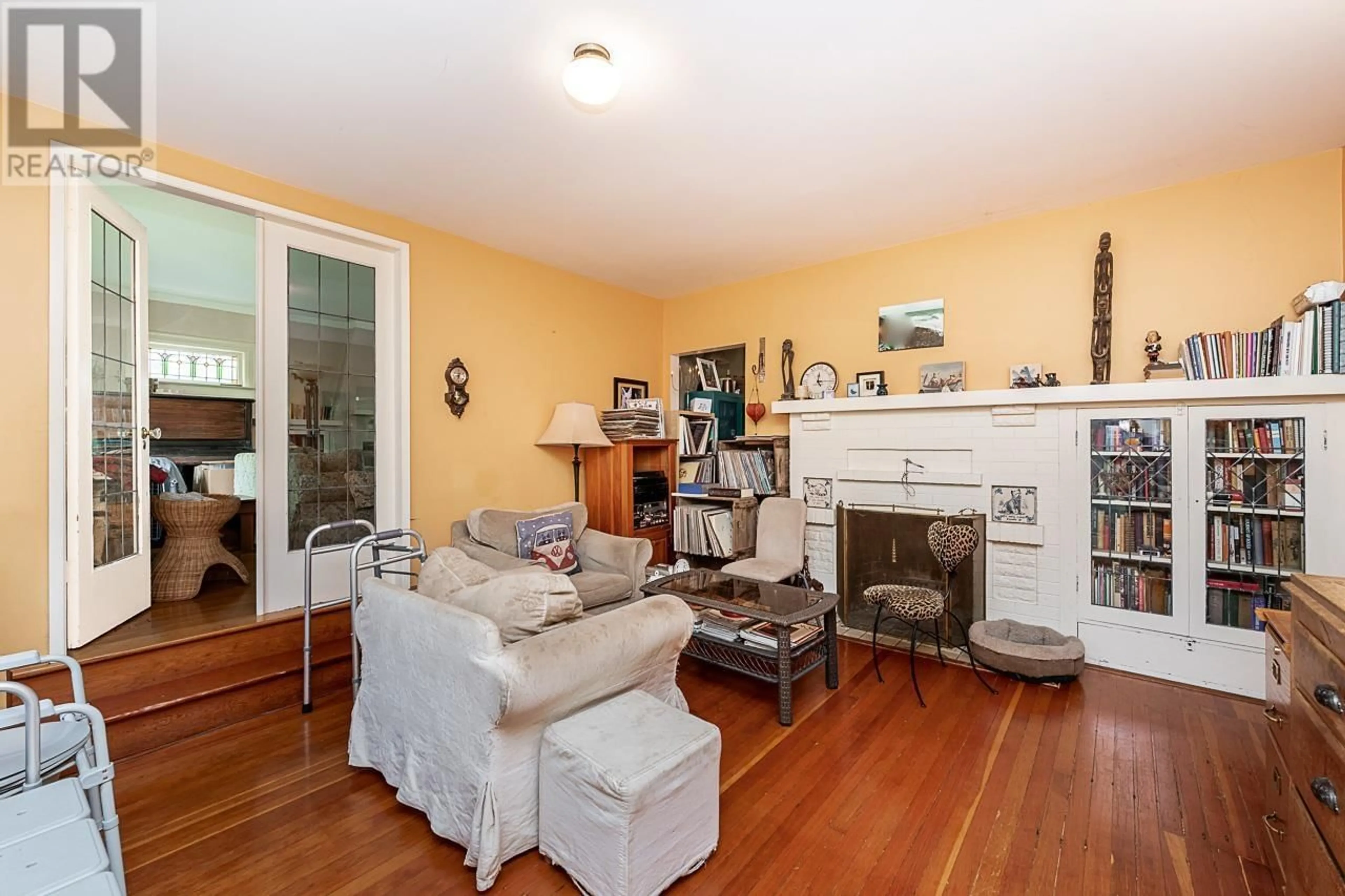 Living room with furniture, unknown for 4387 9TH AVENUE, Vancouver British Columbia V6R2C8