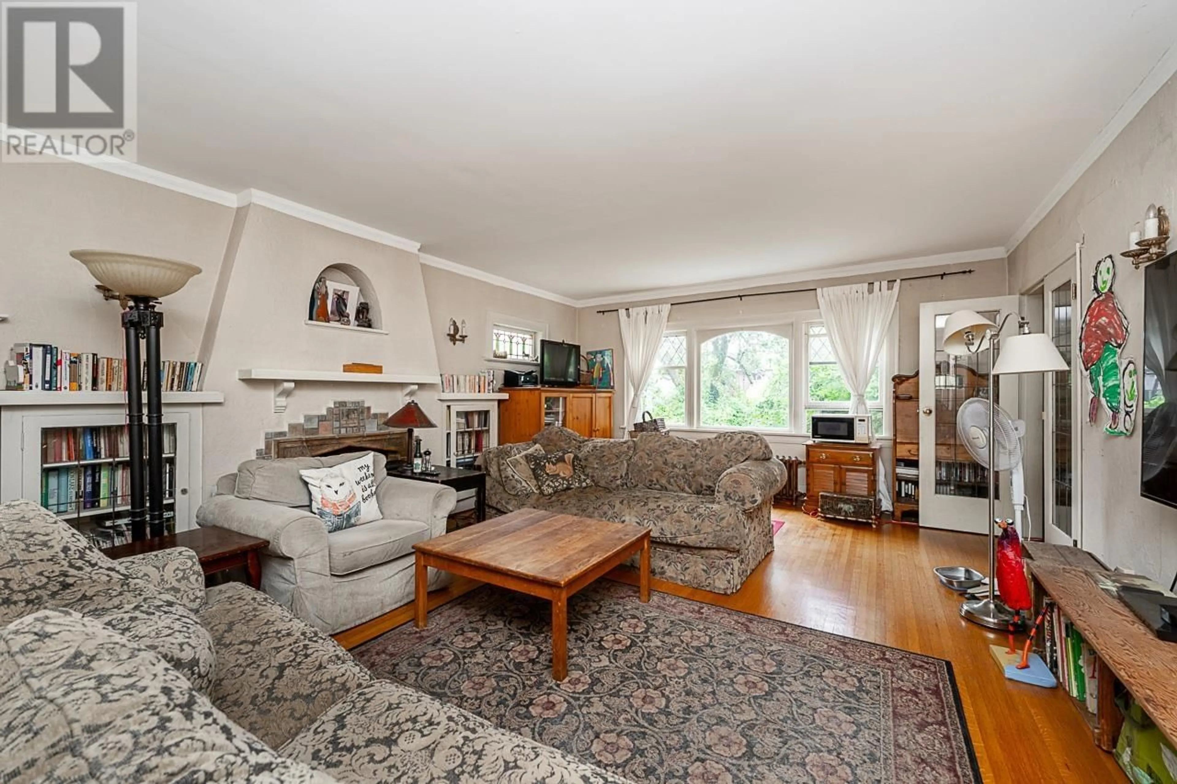 Living room with furniture, unknown for 4387 9TH AVENUE, Vancouver British Columbia V6R2C8