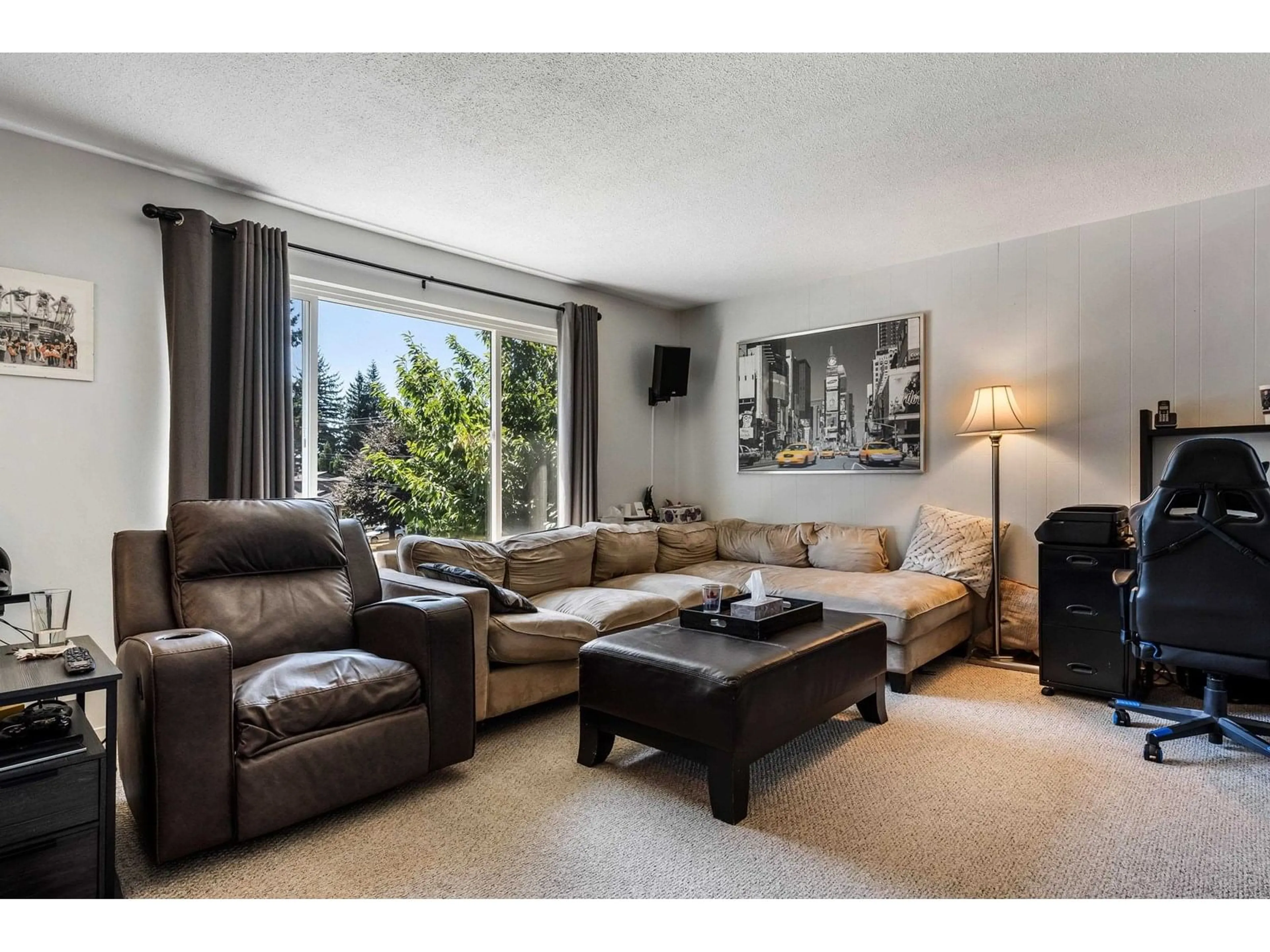 Living room with furniture, unknown for 34805 CHAMPLAIN, Abbotsford British Columbia V2S5P3
