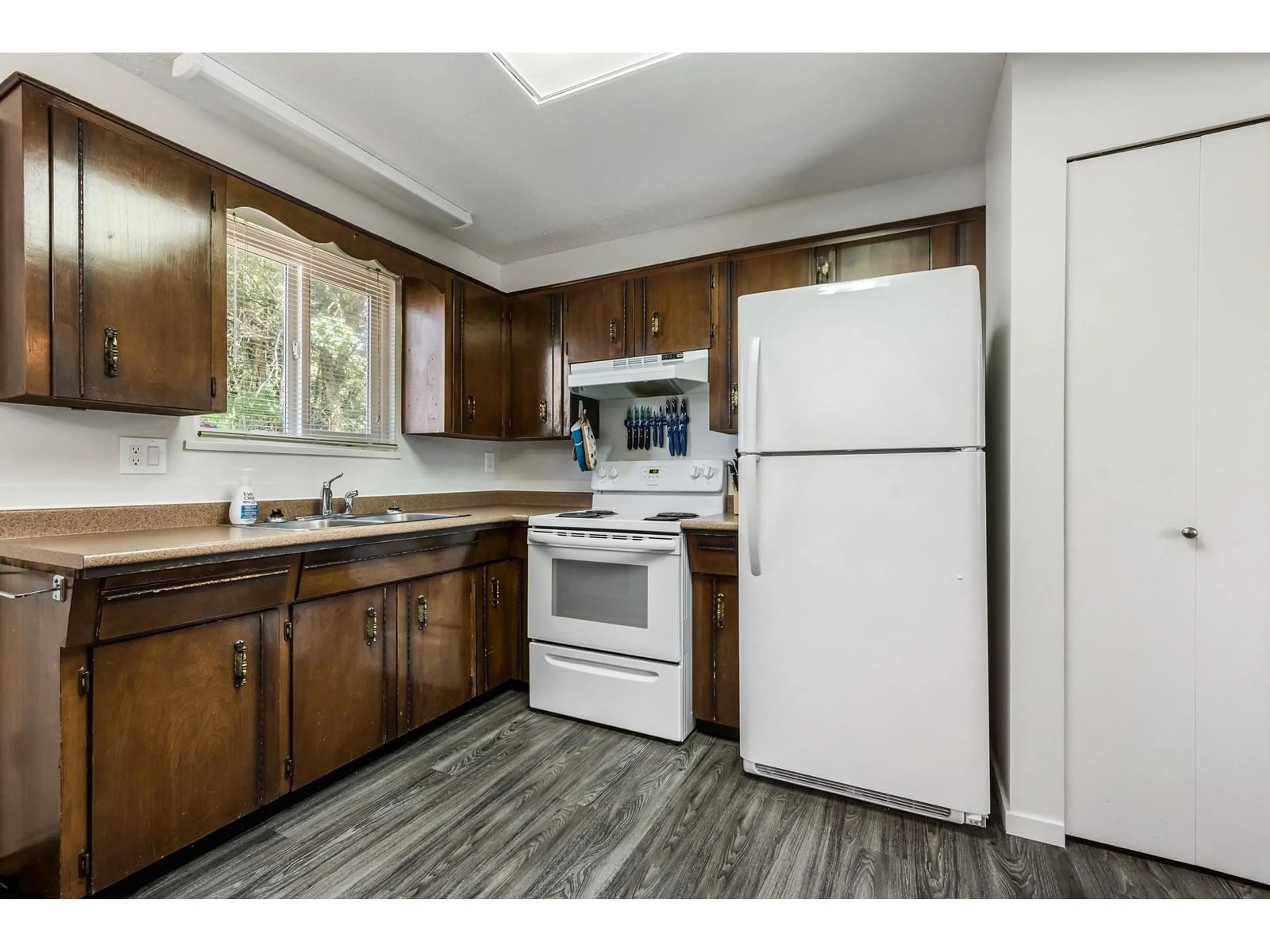 Standard kitchen, unknown for 34805 CHAMPLAIN, Abbotsford British Columbia V2S5P3