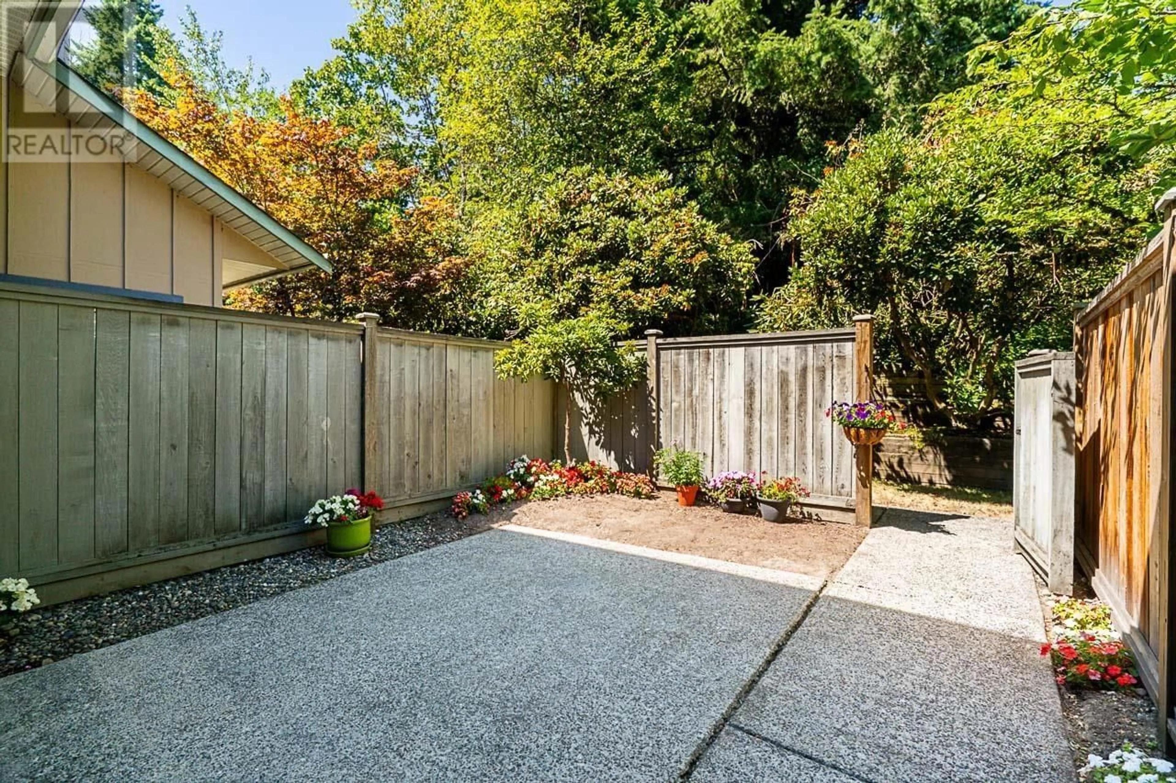 Patio, street for 34 - 900 17TH STREET, North Vancouver British Columbia V7P3K5