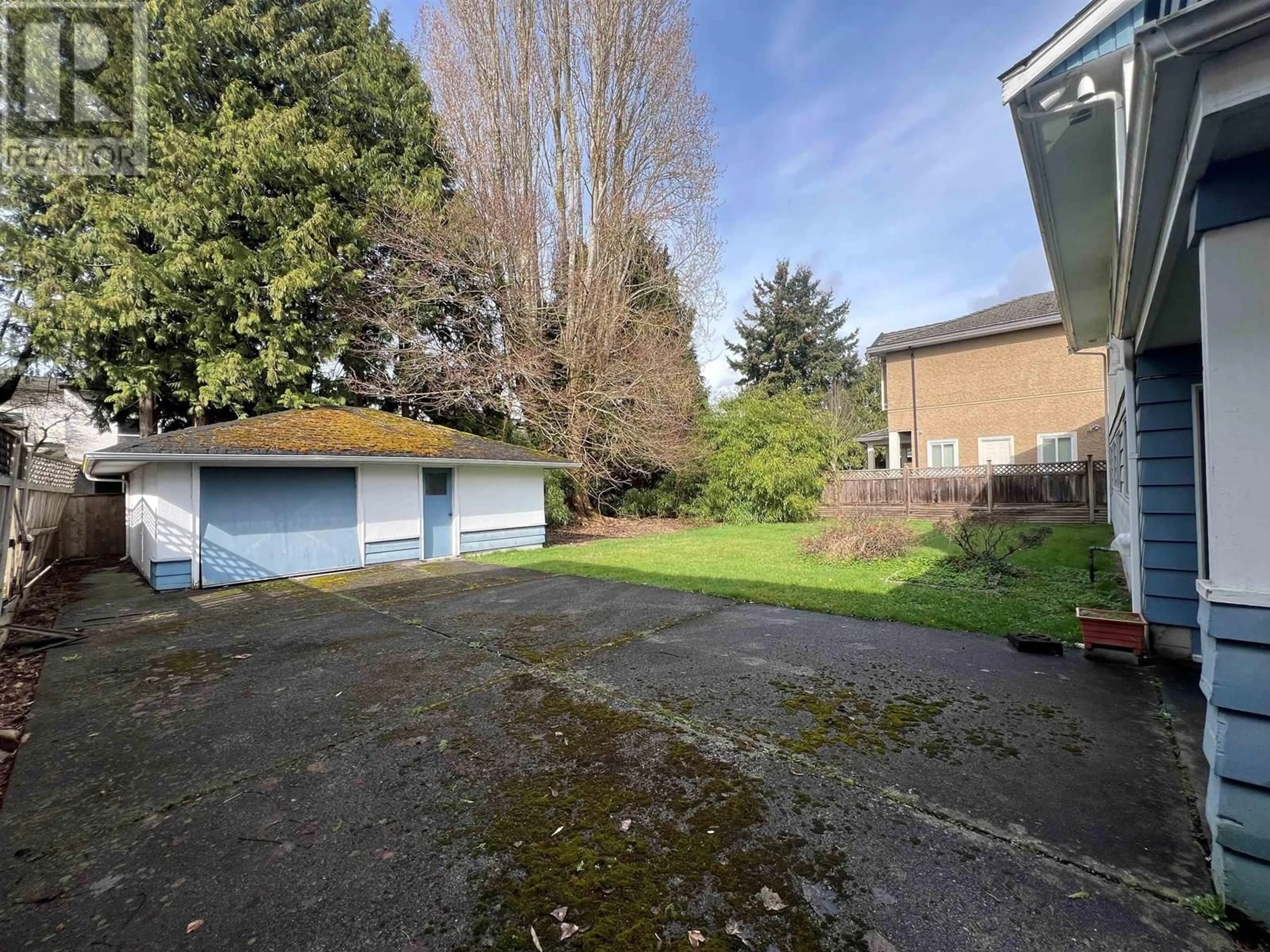 A pic from outside/outdoor area/front of a property/back of a property/a pic from drone, street for 10911 GILBERT ROAD, Richmond British Columbia V7E2H4