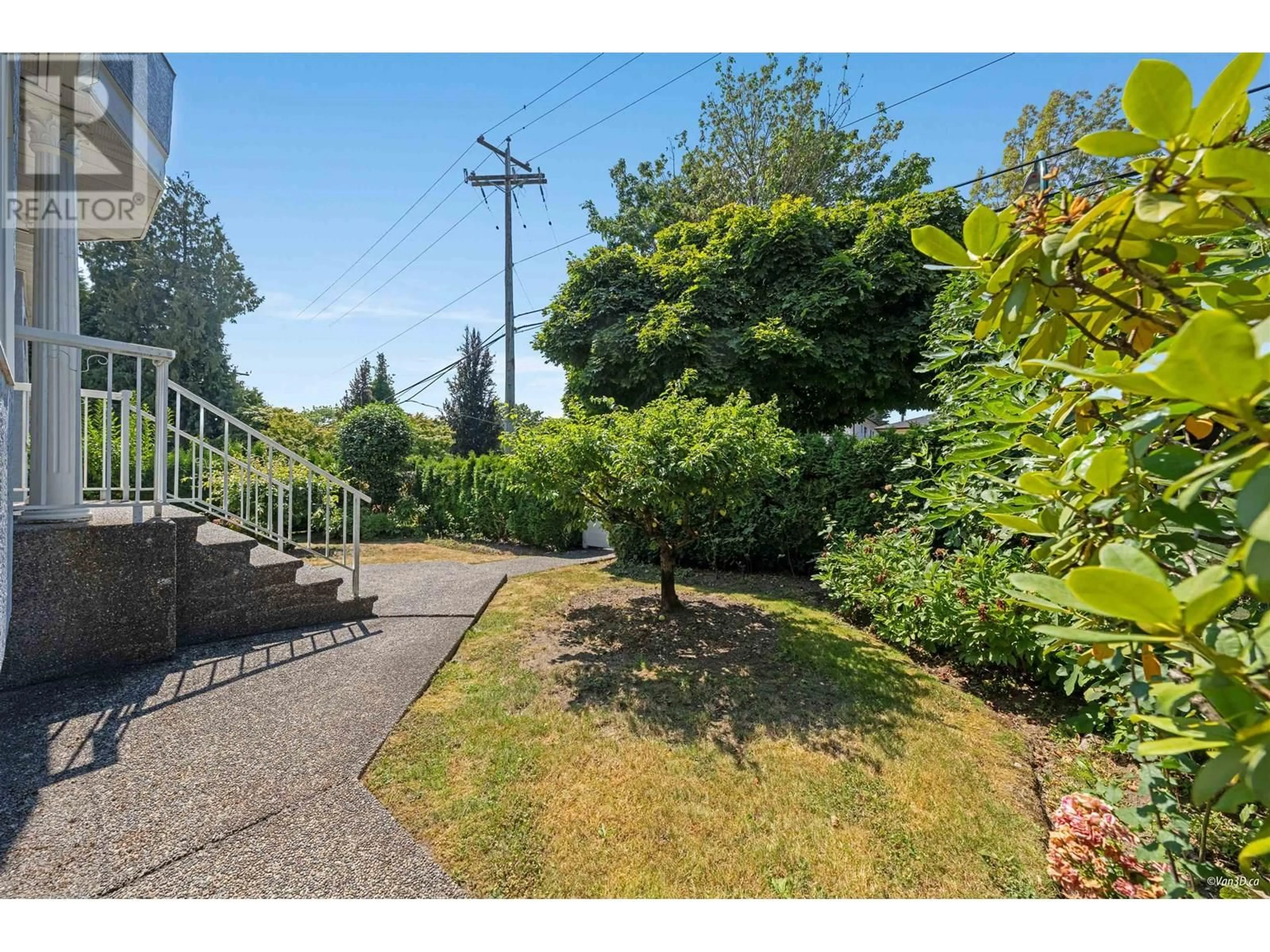 A pic from outside/outdoor area/front of a property/back of a property/a pic from drone, unknown for 7920 ONTARIO STREET, Vancouver British Columbia V5X3E1