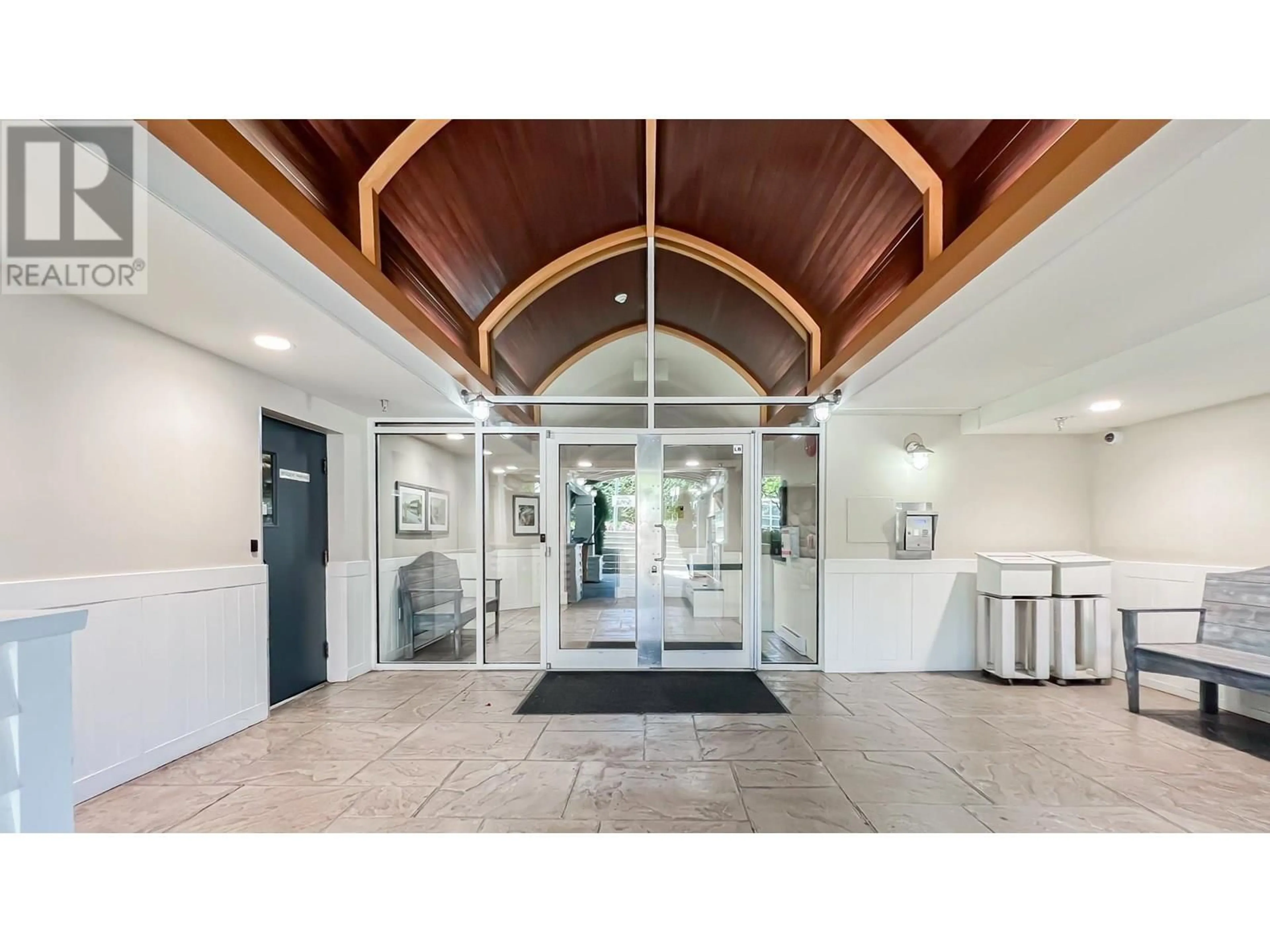 Indoor foyer for 408 - 12639 NO. 2 ROAD, Richmond British Columbia V7E6N6