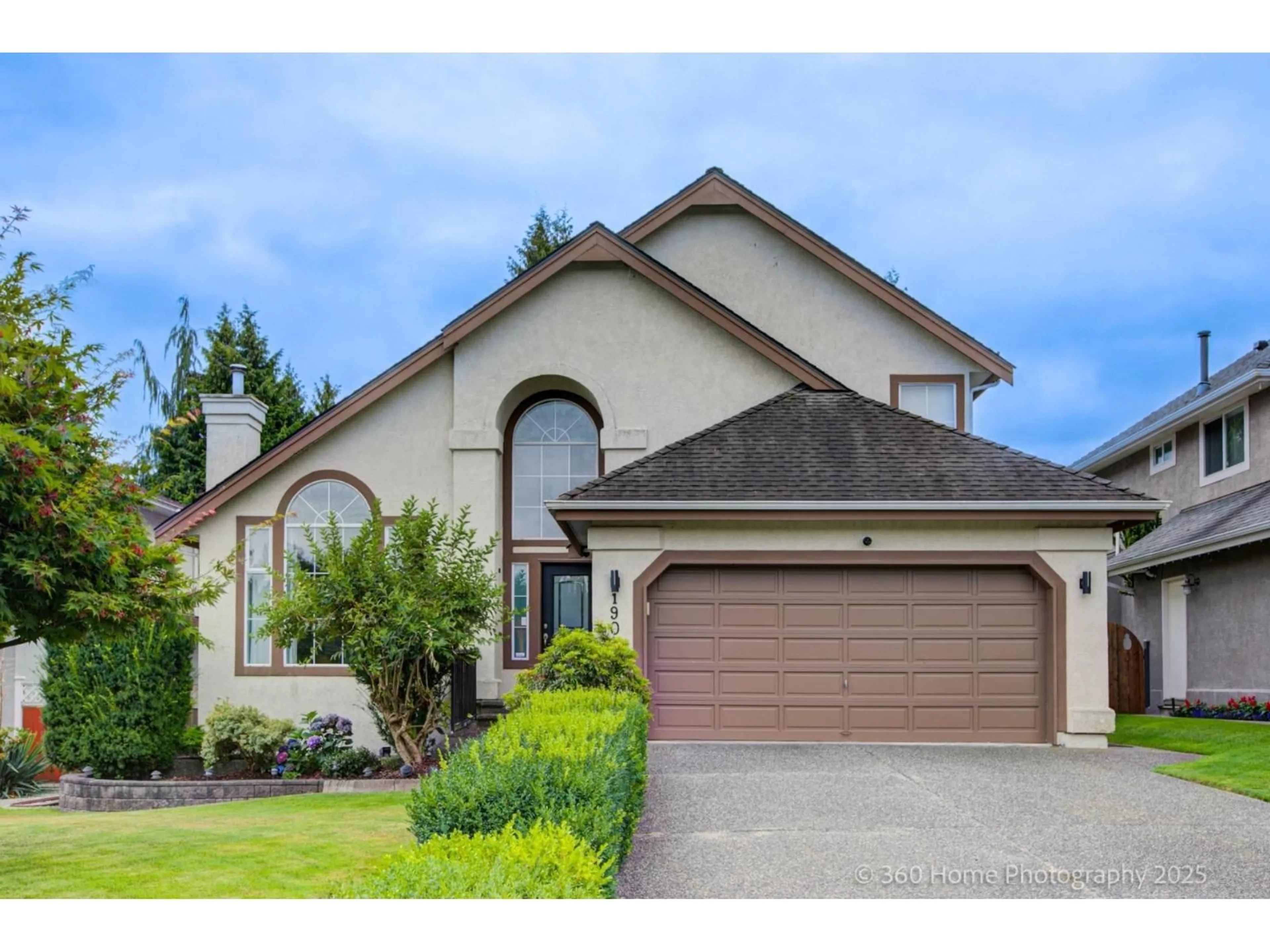 Home with vinyl exterior material, street for 19088 63B, Surrey British Columbia V3S8G5