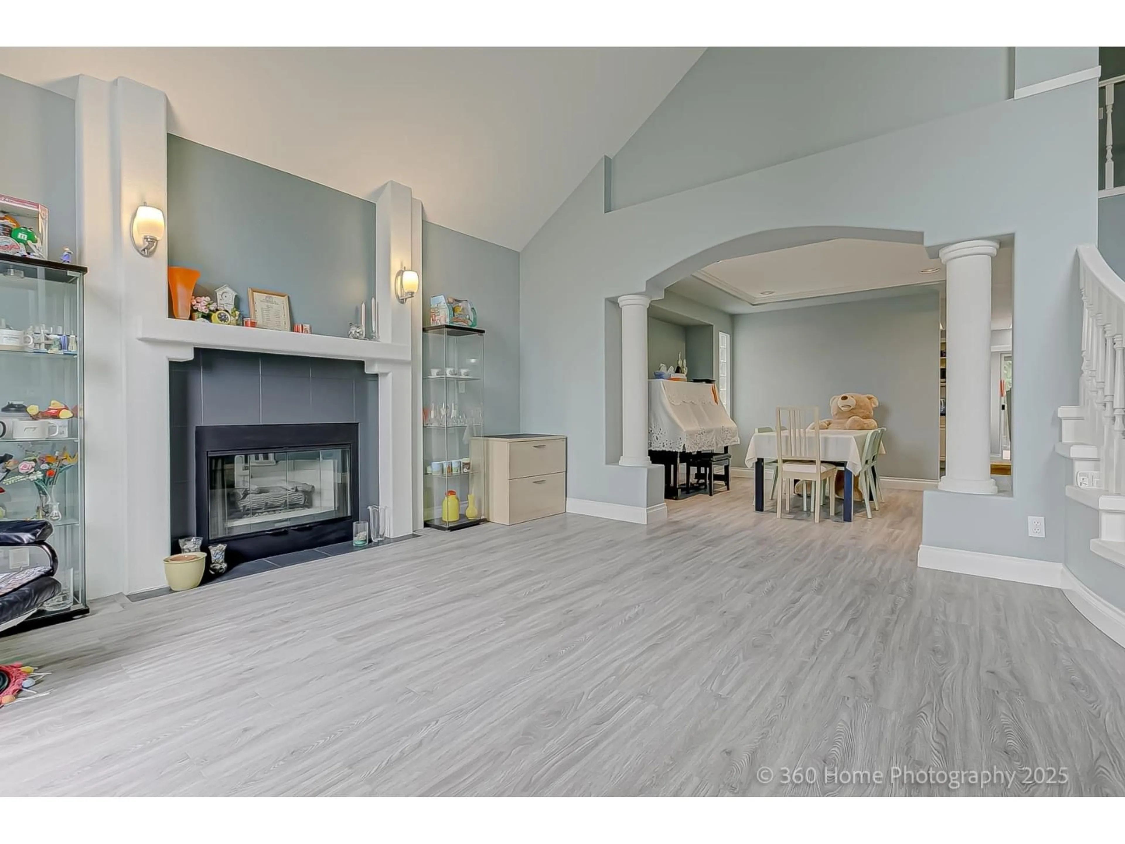 Living room with furniture, unknown for 19088 63B, Surrey British Columbia V3S8G5
