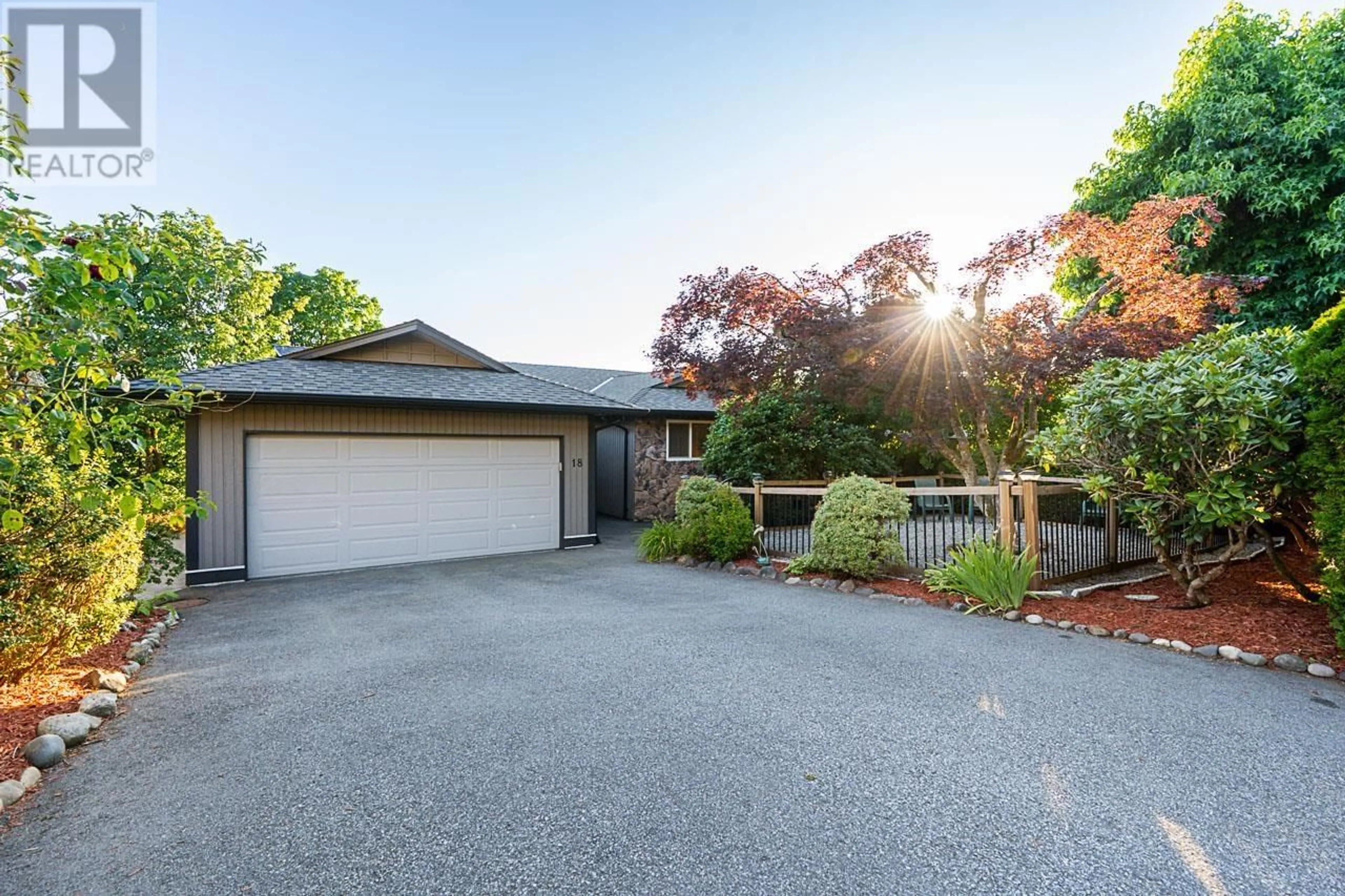 A pic from outside/outdoor area/front of a property/back of a property/a pic from drone, street for 18 BEDINGFIELD STREET, Port Moody British Columbia V3H3N1