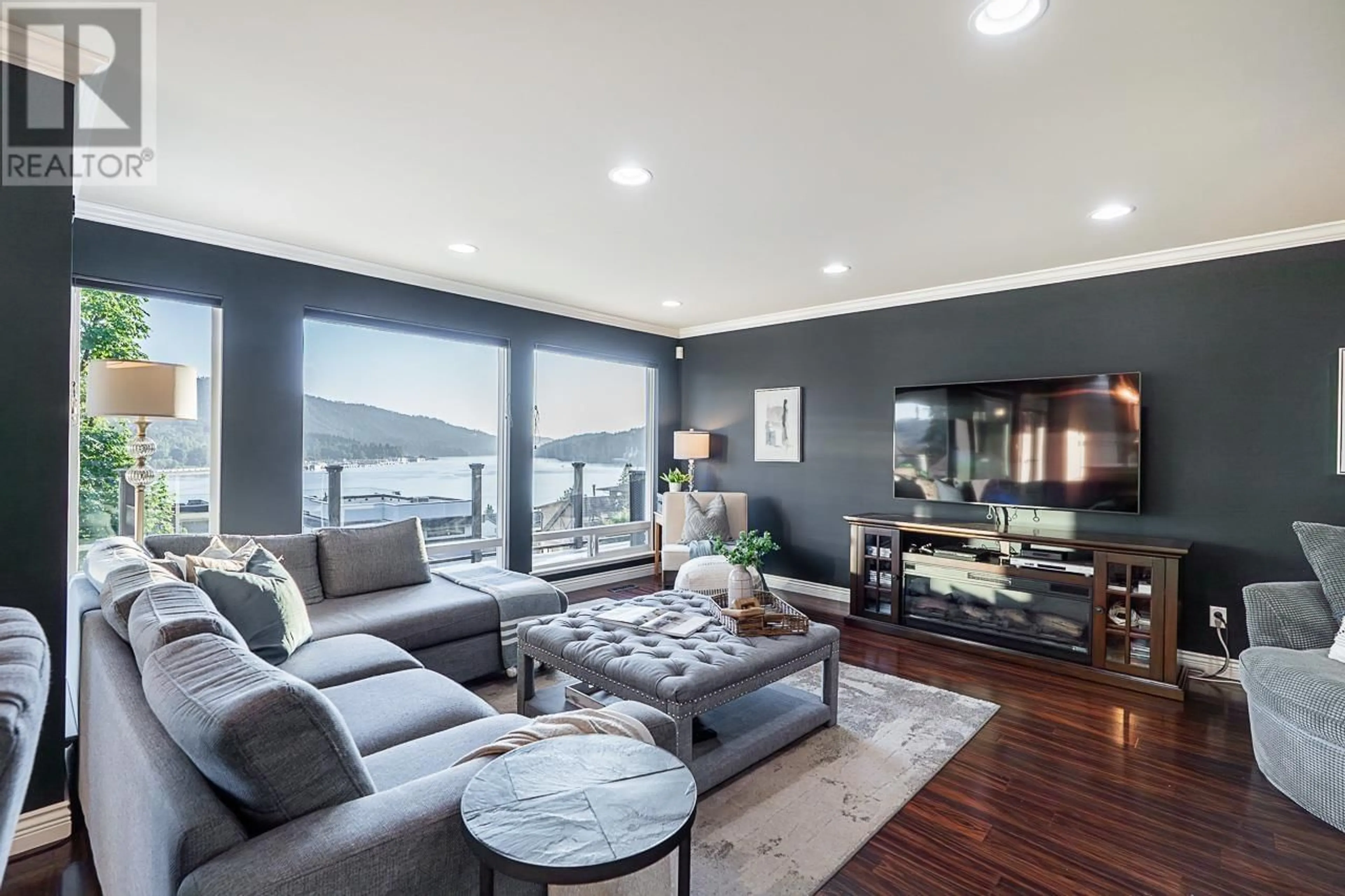 Living room with furniture, unknown for 18 BEDINGFIELD STREET, Port Moody British Columbia V3H3N1