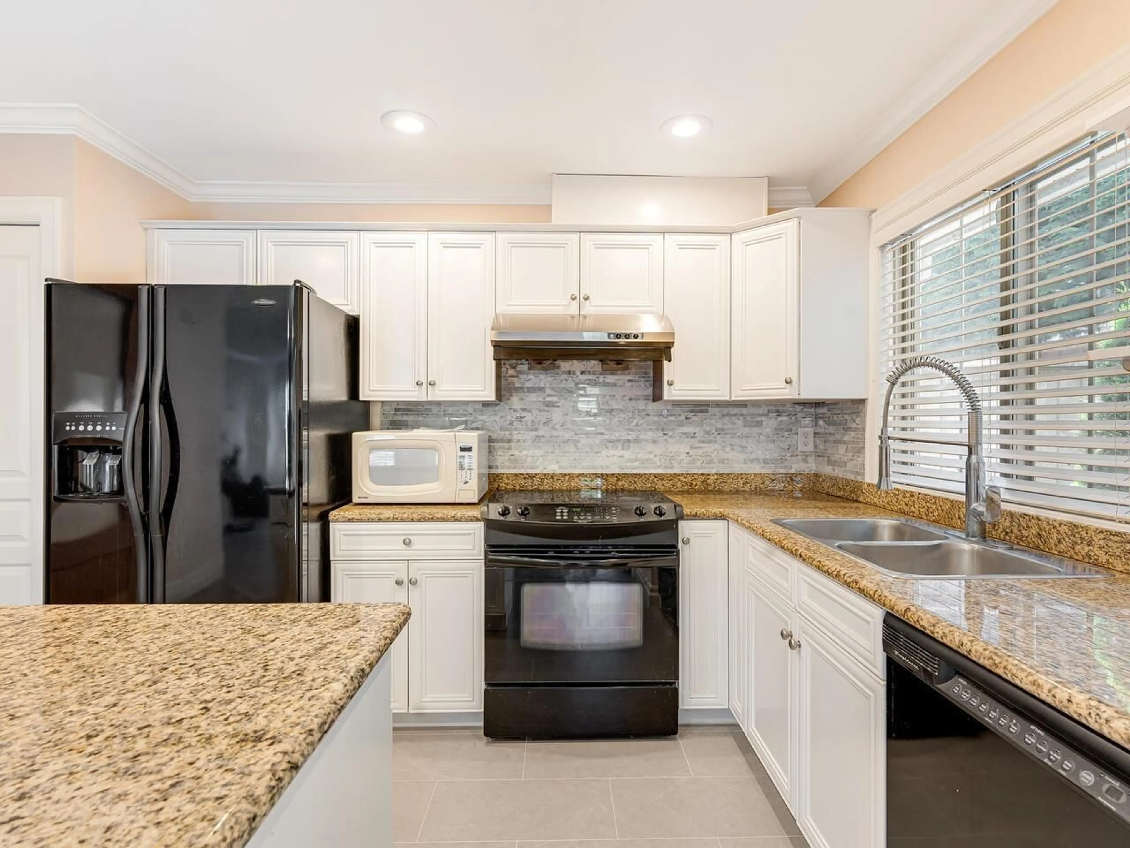 Open concept kitchen, ceramic/tile floor for 8 - 6449 BLACKWOOD LANE, Chilliwack British Columbia V2R5X5