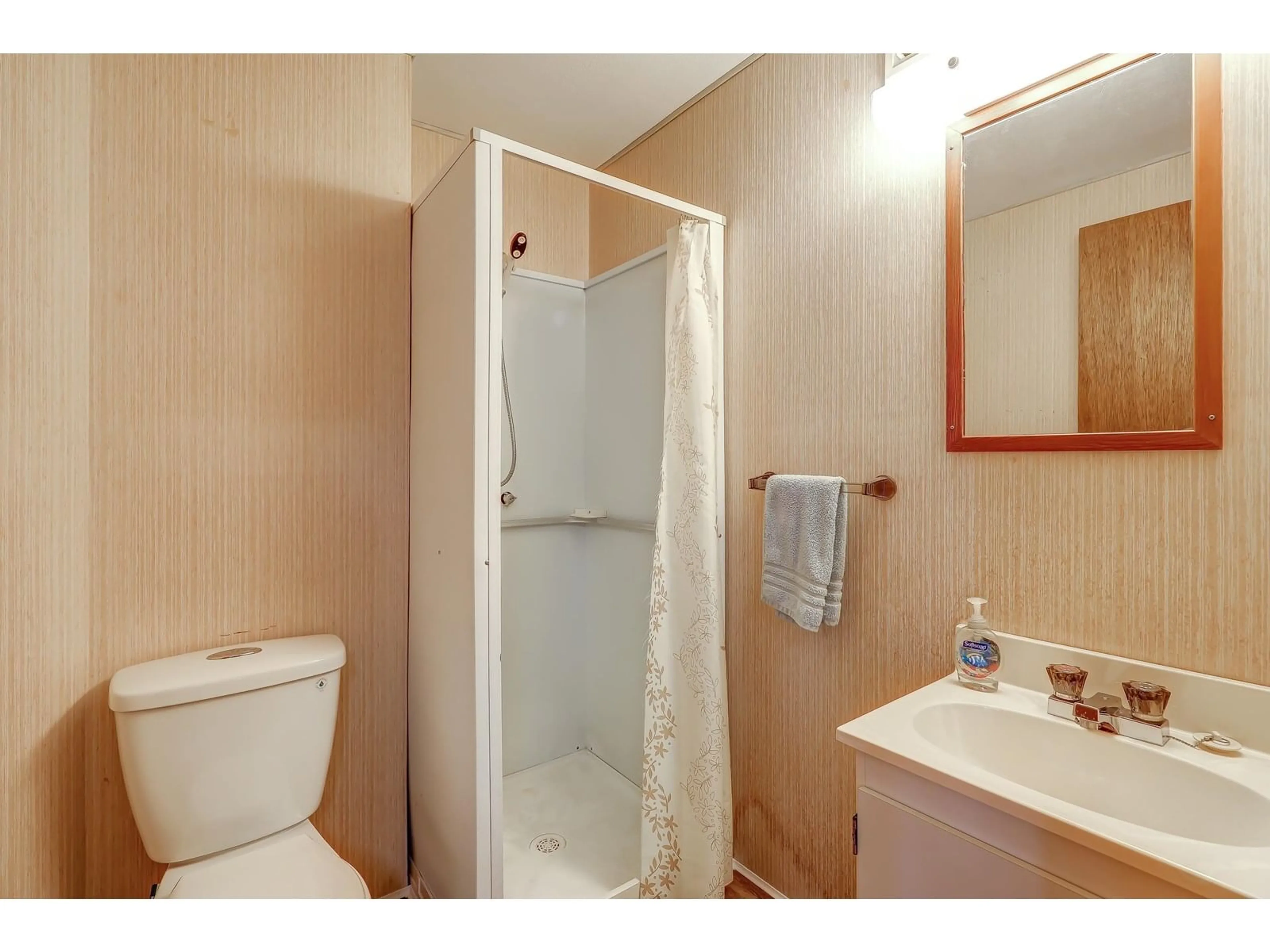 Standard bathroom, unknown for 43 - 15875 20, Surrey British Columbia V4A2B1