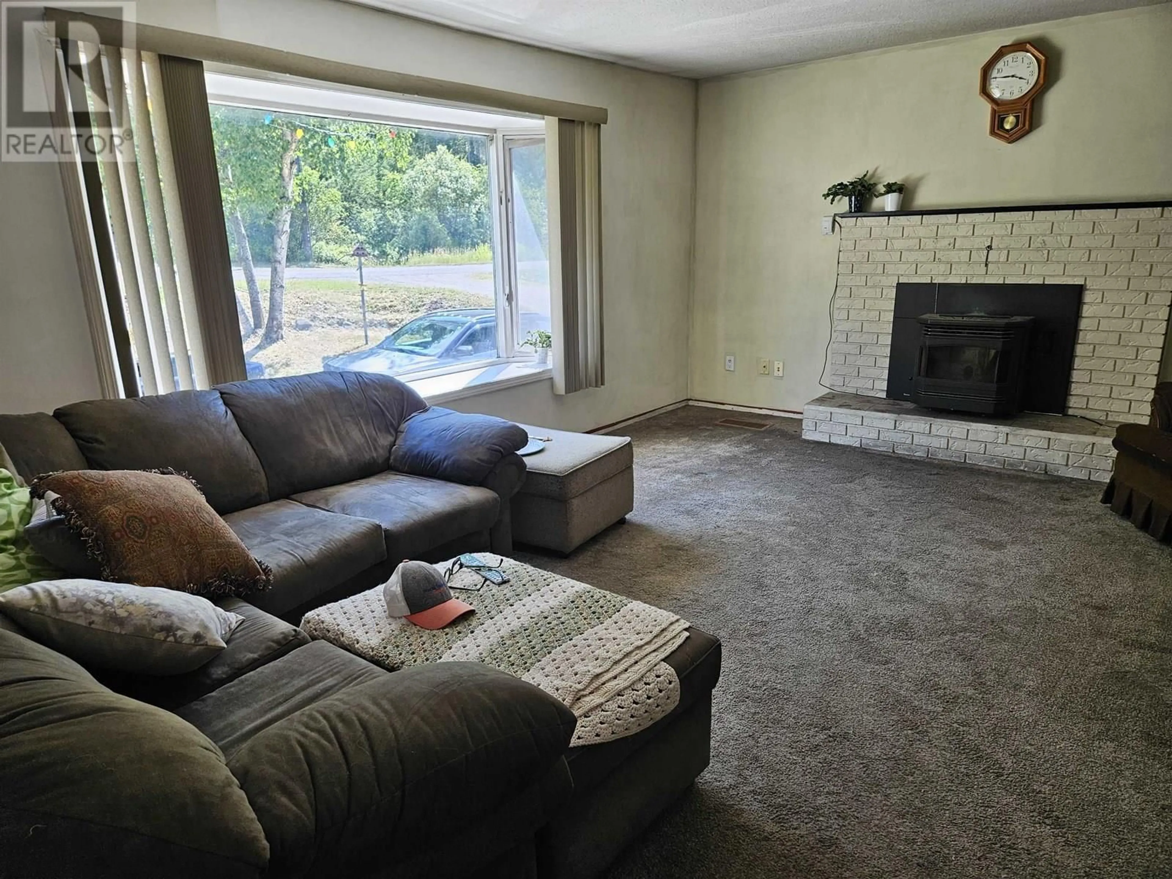 Living room with furniture, unknown for 1720 HAZEL STREET, Williams Lake British Columbia V2G3C8