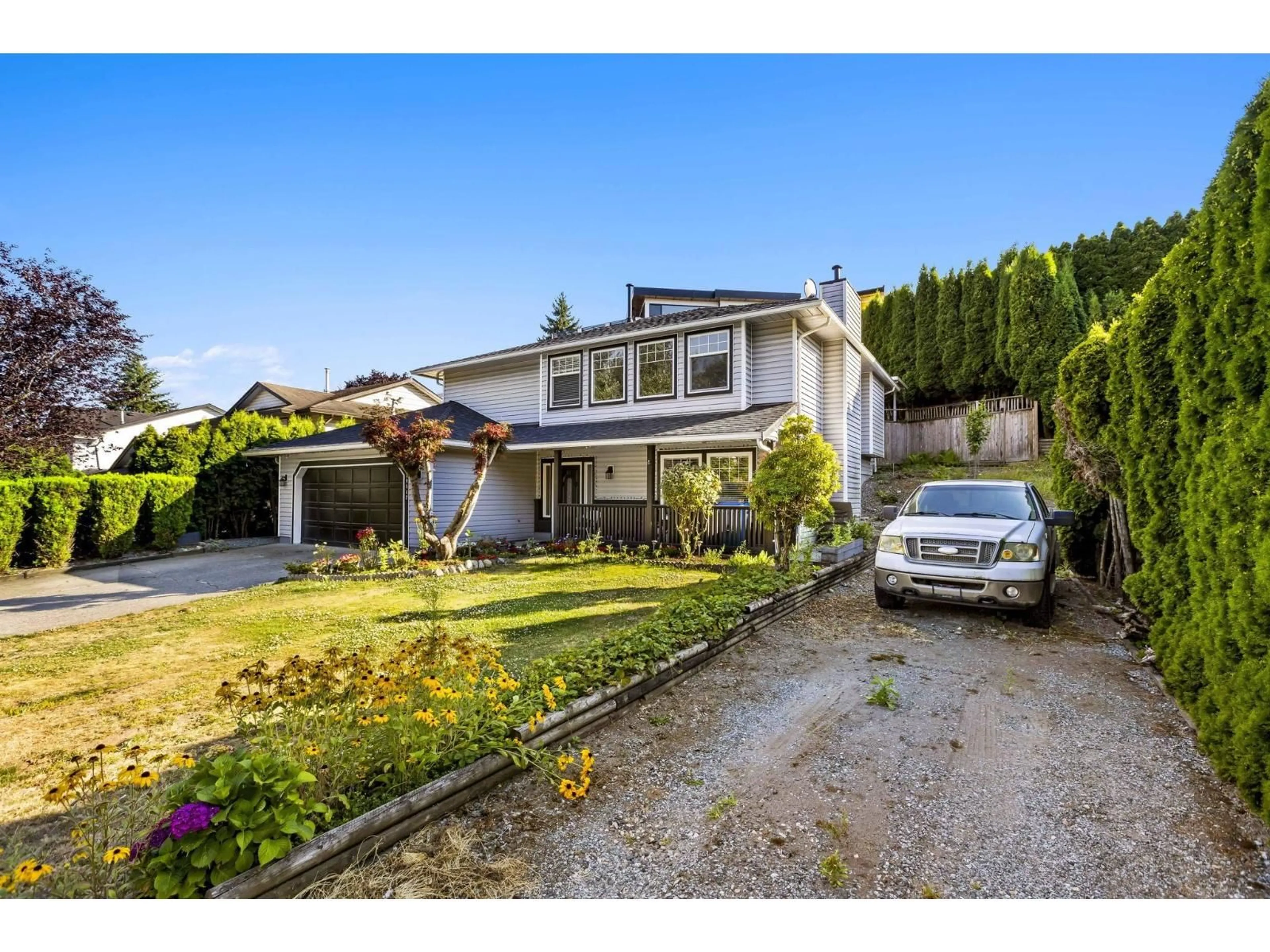 A pic from outside/outdoor area/front of a property/back of a property/a pic from drone, street for 30842 OSPREY, Abbotsford British Columbia V2T5P8
