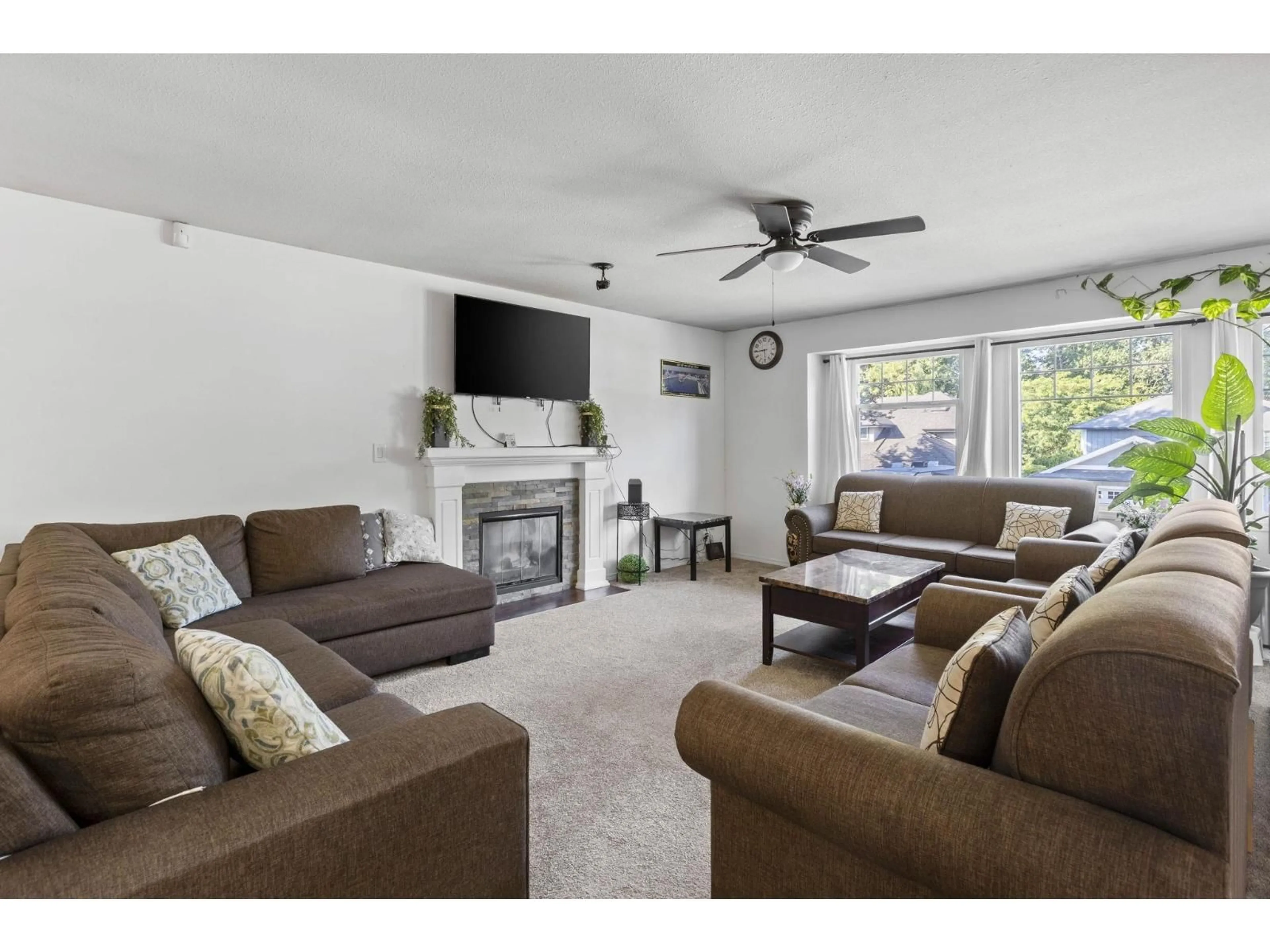 Living room with furniture, unknown for 30842 OSPREY, Abbotsford British Columbia V2T5P8
