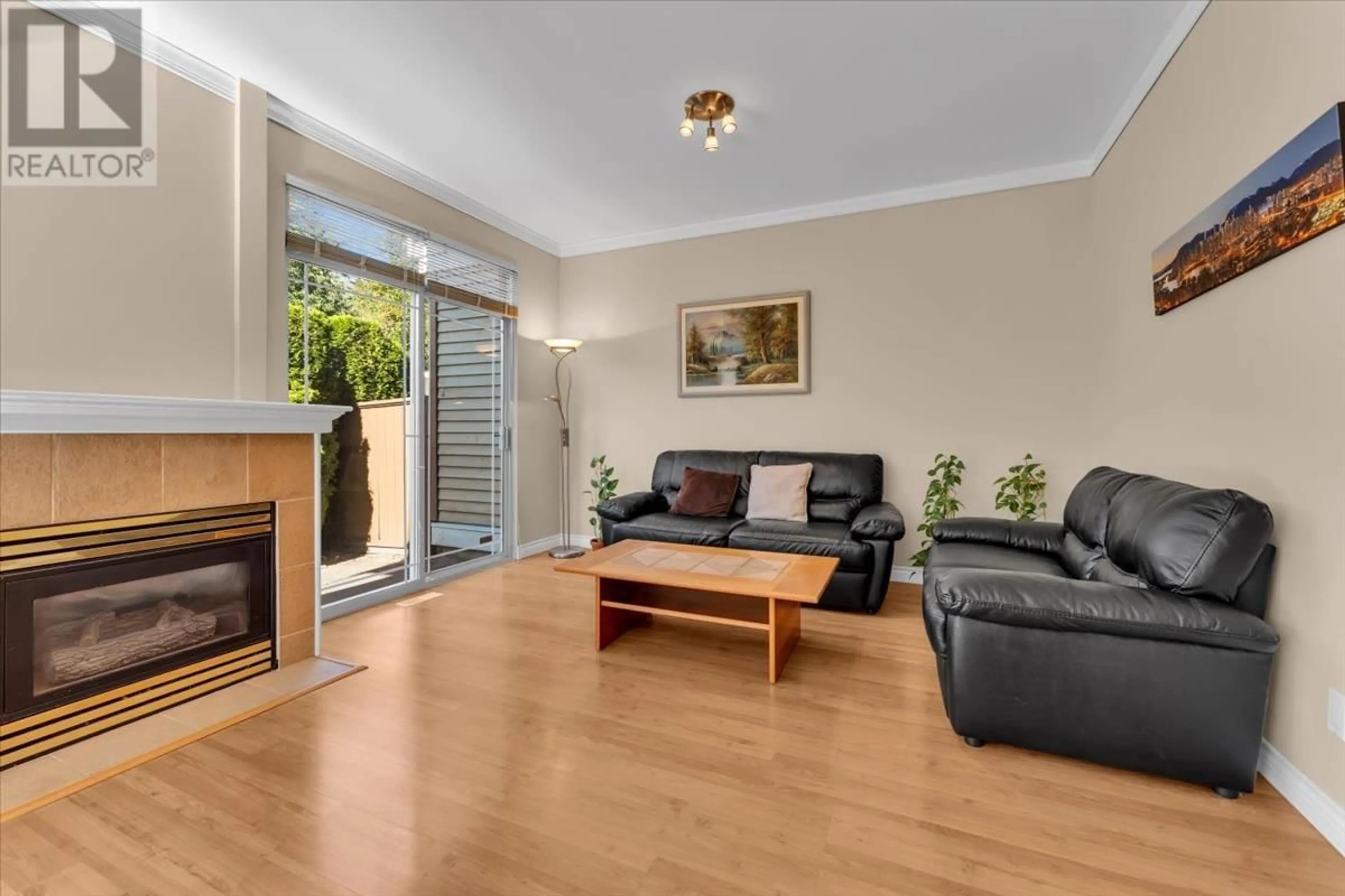 Living room with furniture, wood/laminate floor for 27 - 1506 EAGLE MOUNTAIN DRIVE, Coquitlam British Columbia V3E3J4