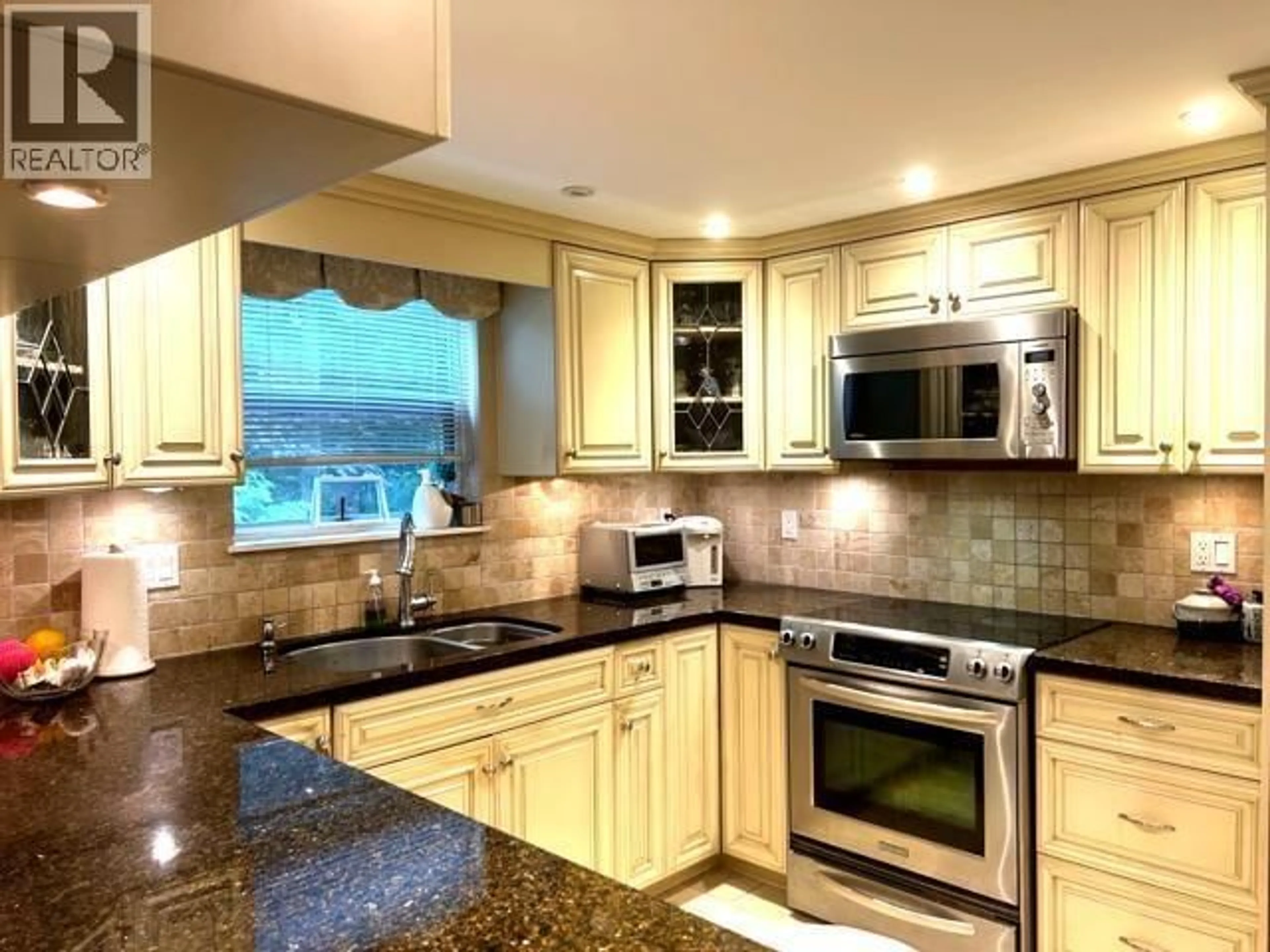 Unknown for 44 - 9000 ASH GROVE CRESCENT, Burnaby British Columbia V5A4M3