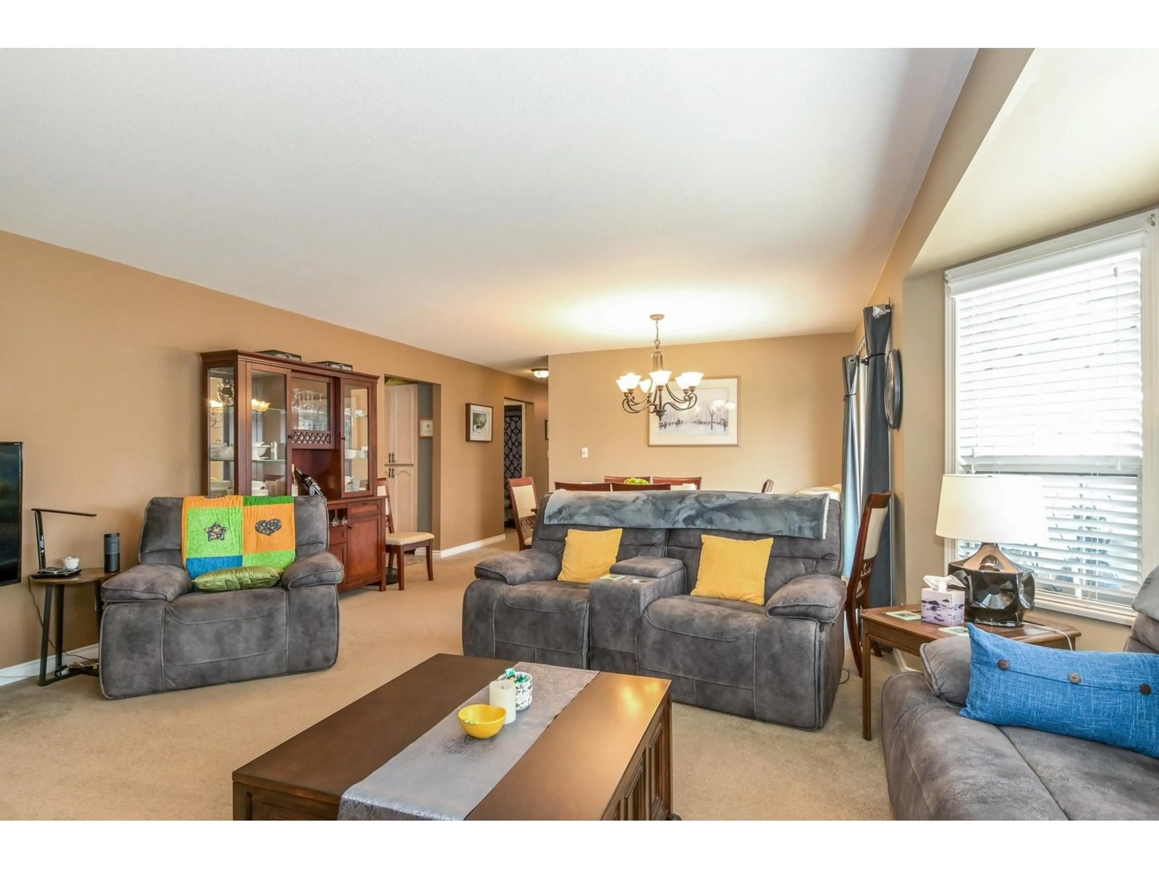 Living room with furniture, unknown for 33 - 3115 TRAFALGAR, Abbotsford British Columbia V2S8C5