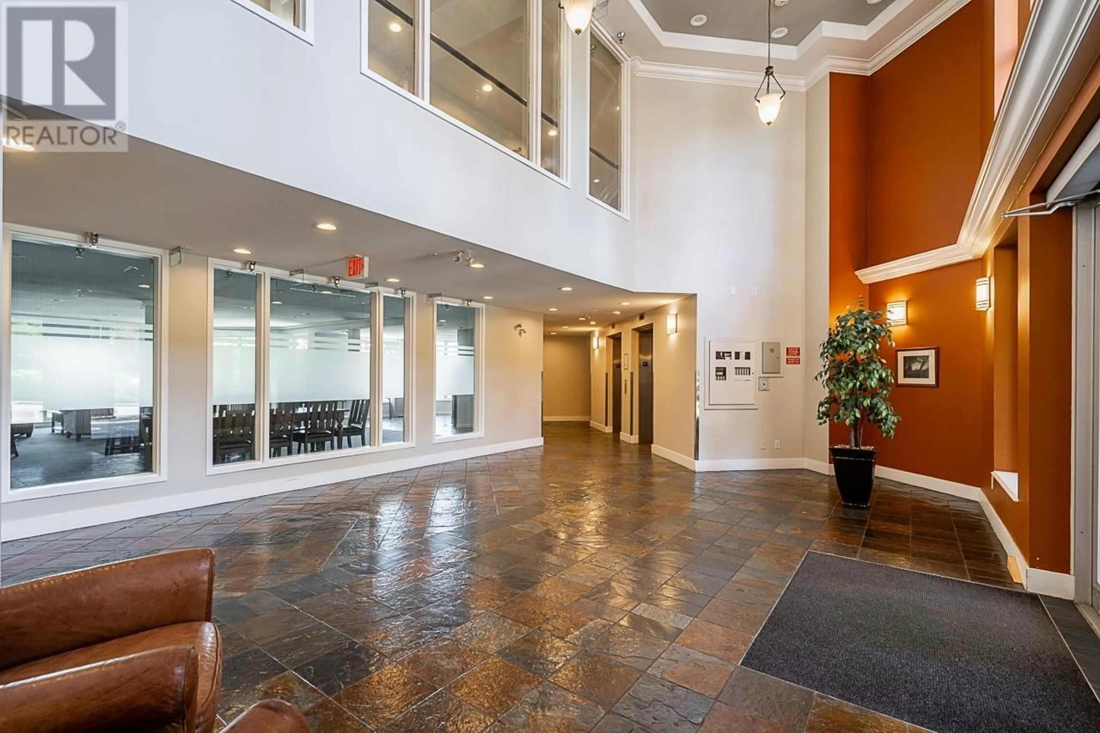 Indoor foyer for 412 - 14 ROYAL AVENUE, New Westminster British Columbia V3L5W5