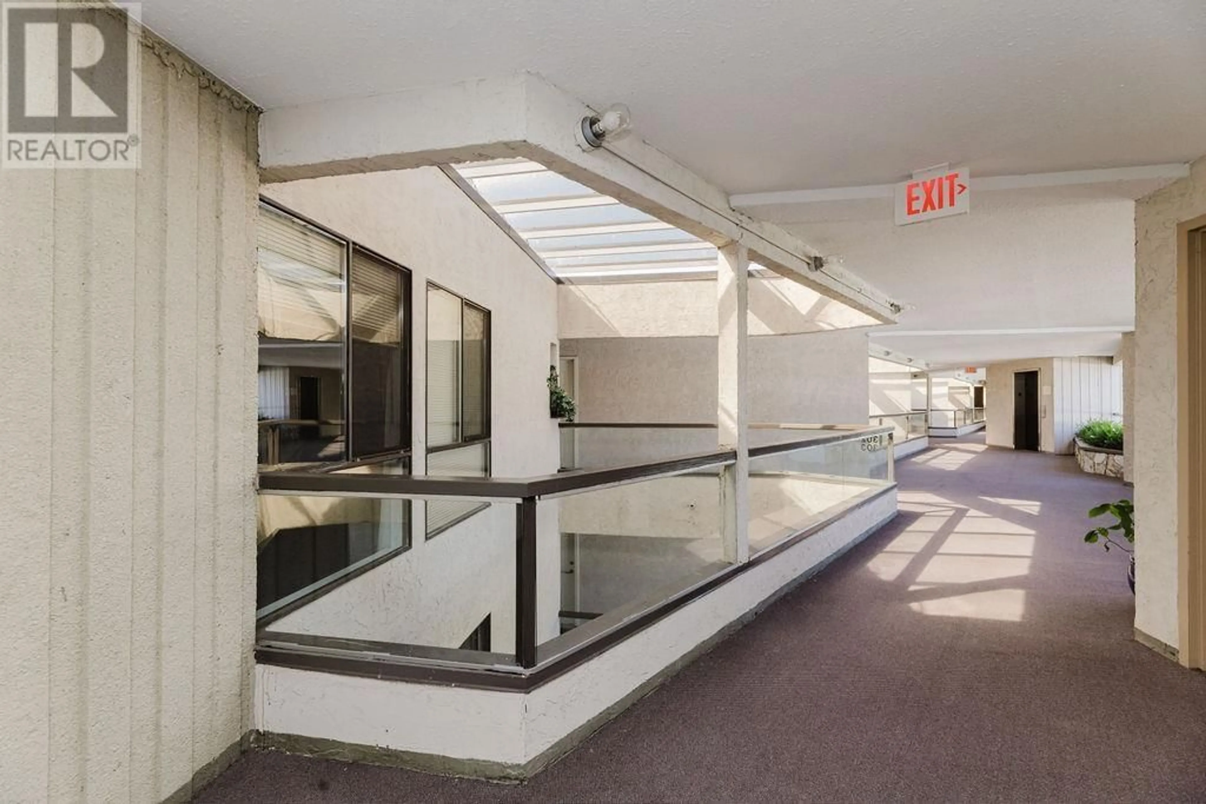 Indoor foyer for 301 - 5477 WHARF AVENUE, Sechelt British Columbia V7Z0H5
