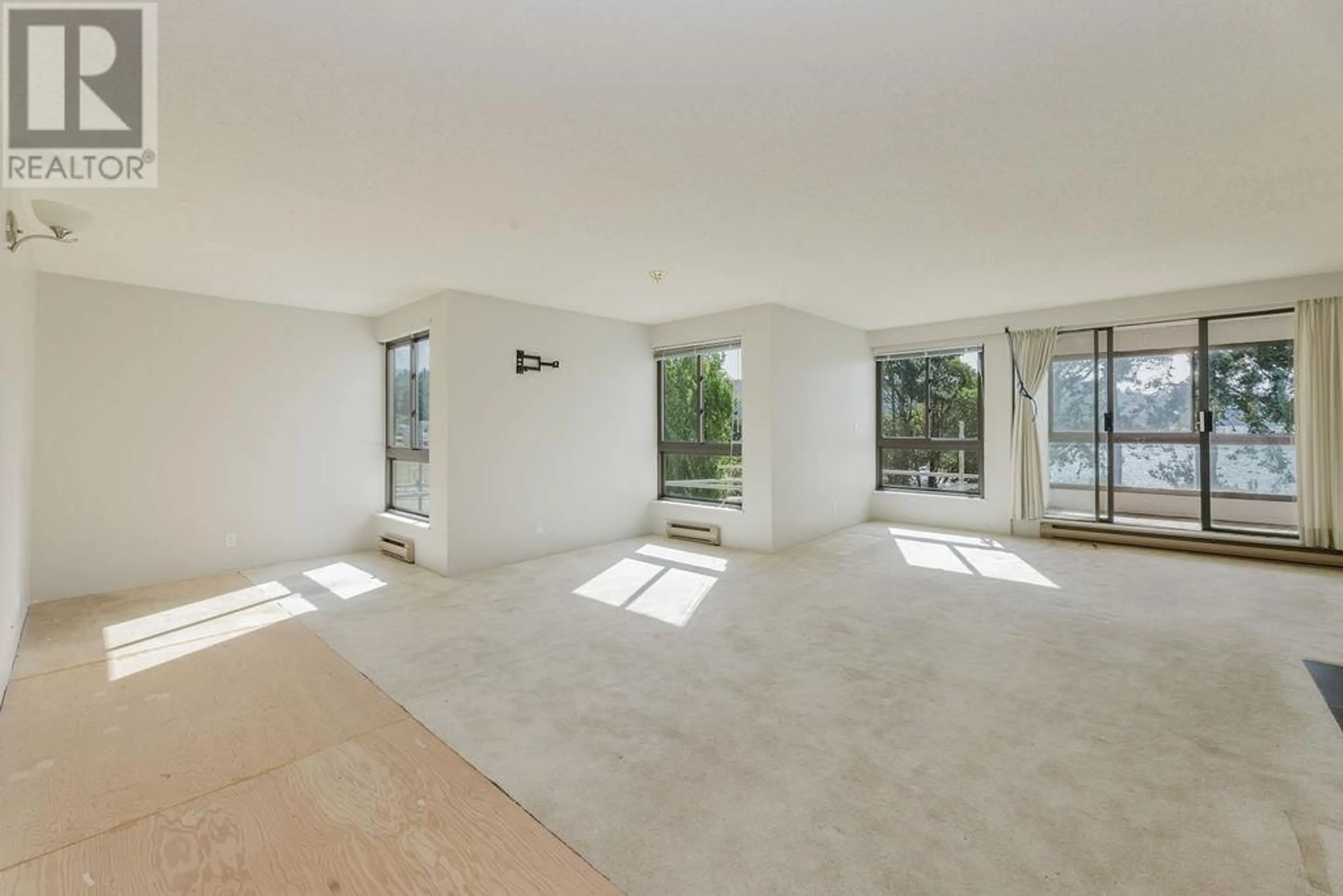 A pic of a room for 301 - 5477 WHARF AVENUE, Sechelt British Columbia V7Z0H5