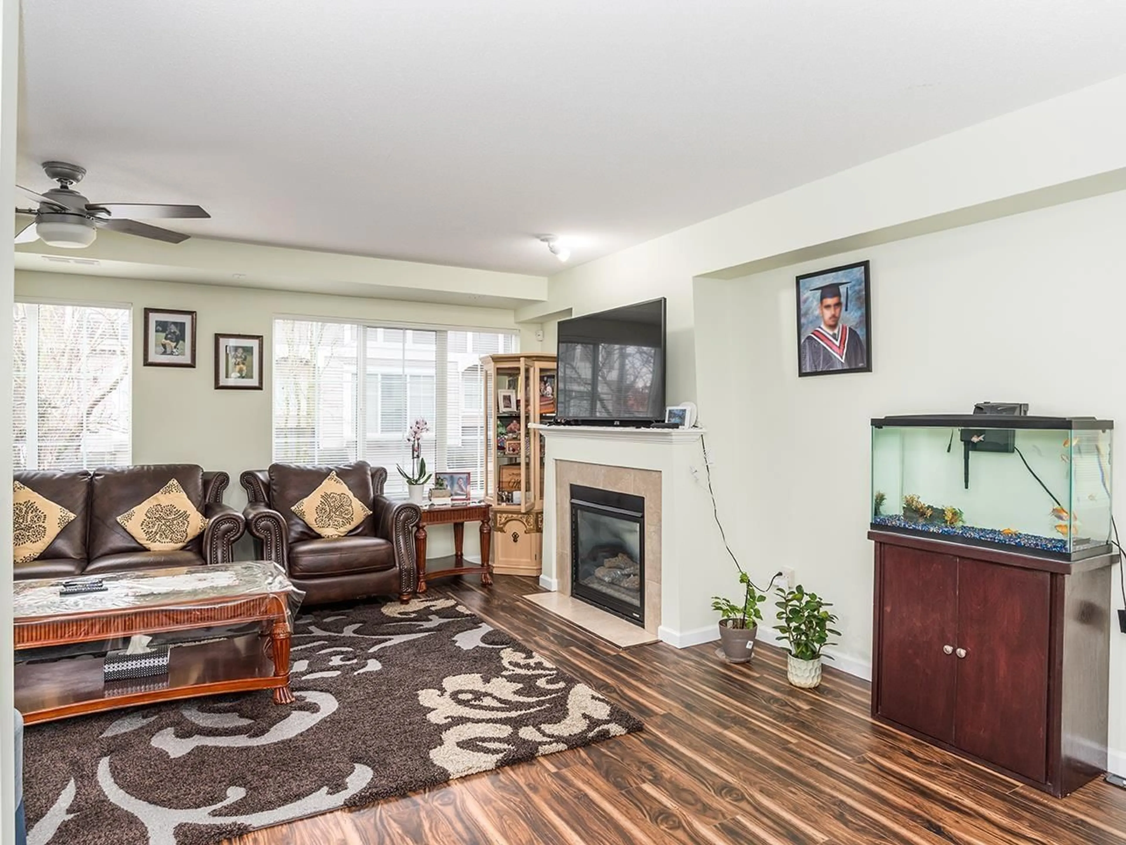 Living room with furniture, wood/laminate floor for 30 - 12778 66, Surrey British Columbia V3W1K9