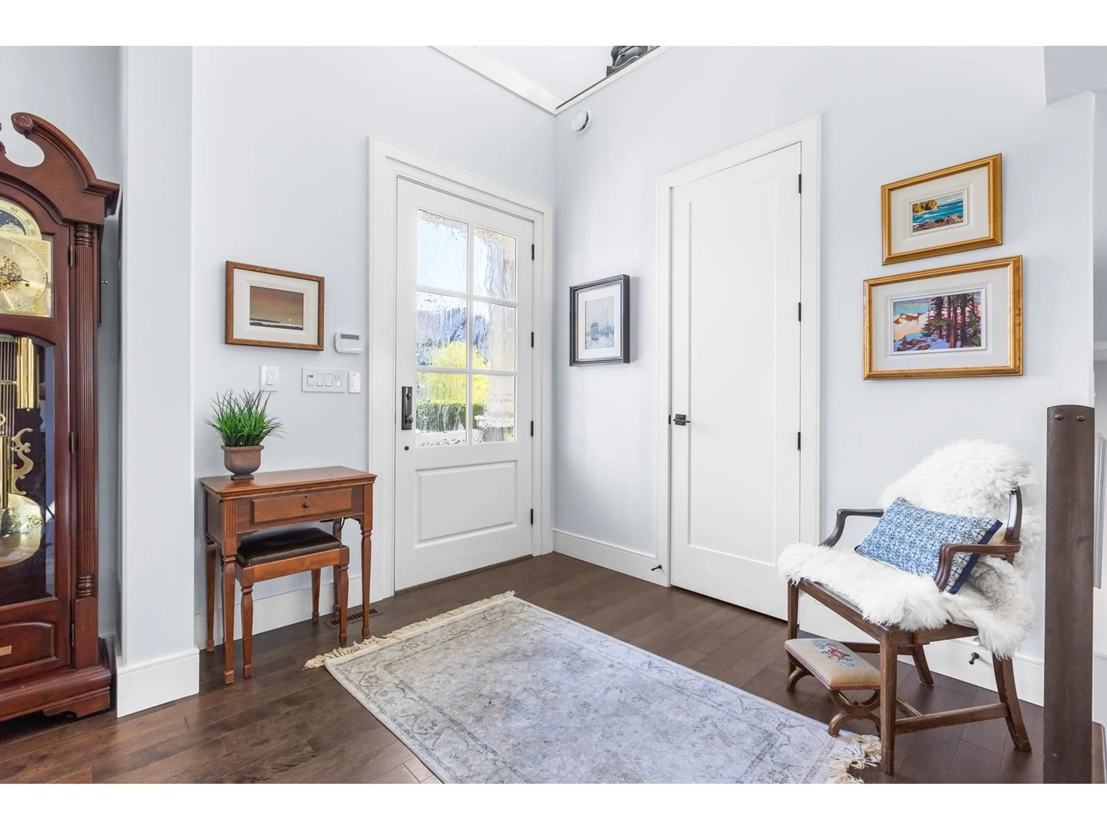 Indoor entryway for 17365 3A, Surrey British Columbia V3Z2N7