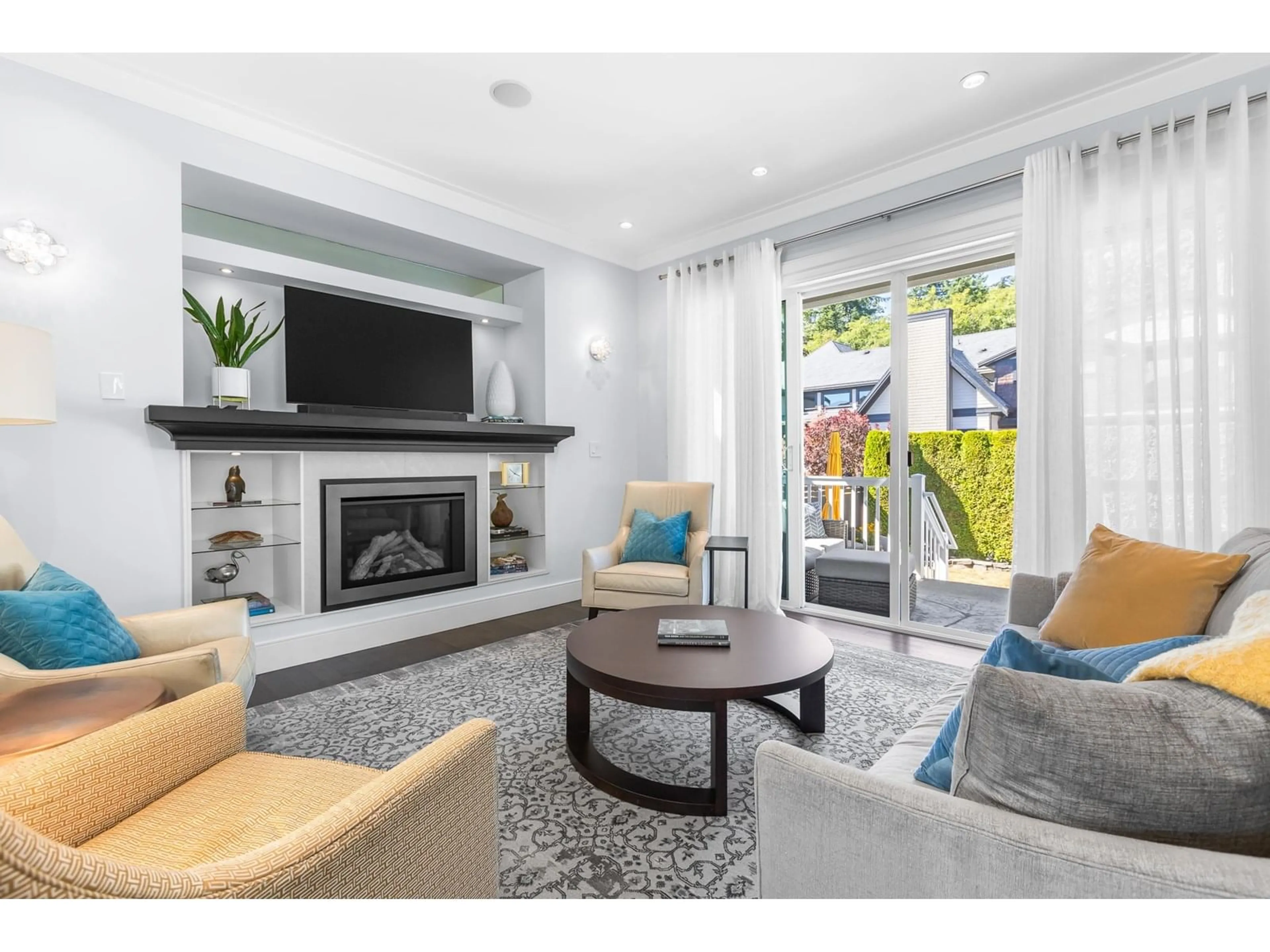 Living room with furniture, unknown for 17365 3A, Surrey British Columbia V3Z2N7