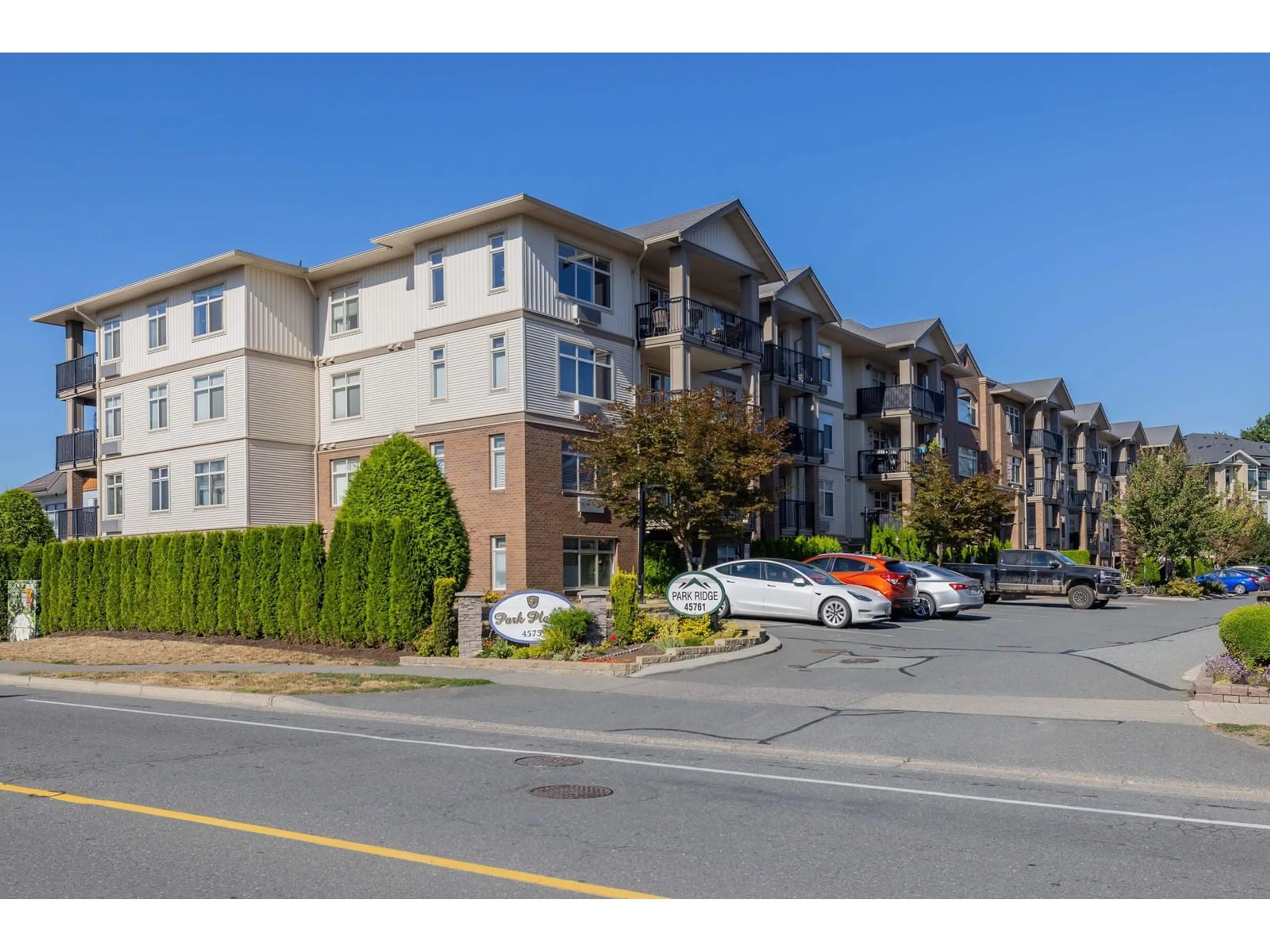A pic from outside/outdoor area/front of a property/back of a property/a pic from drone, street for 402 - 45753 STEVENSON ROAD, Chilliwack British Columbia V2R0K8