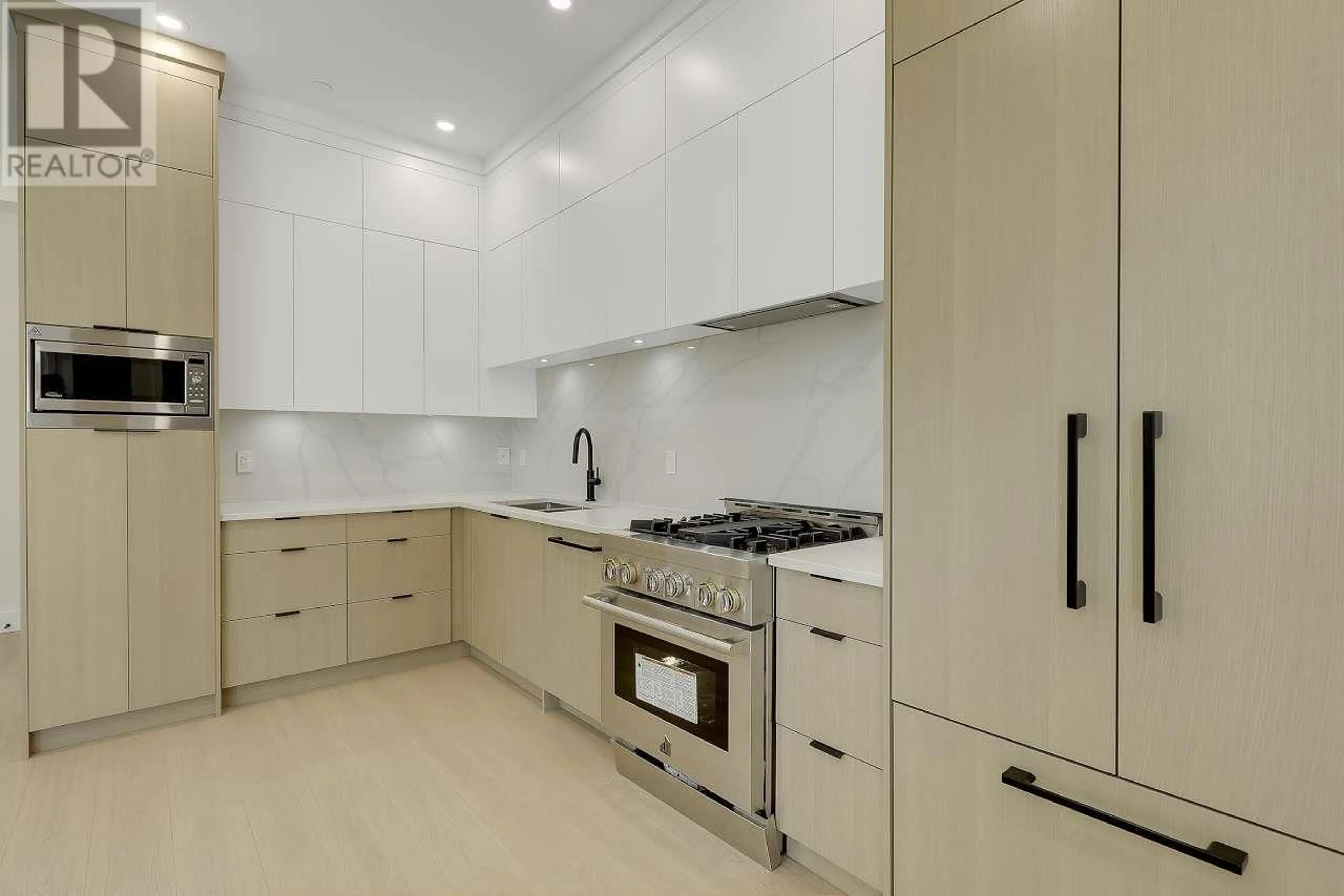 Contemporary kitchen, ceramic/tile floor for 1 - 3251 44 AVENUE, Vancouver British Columbia V5R3B2