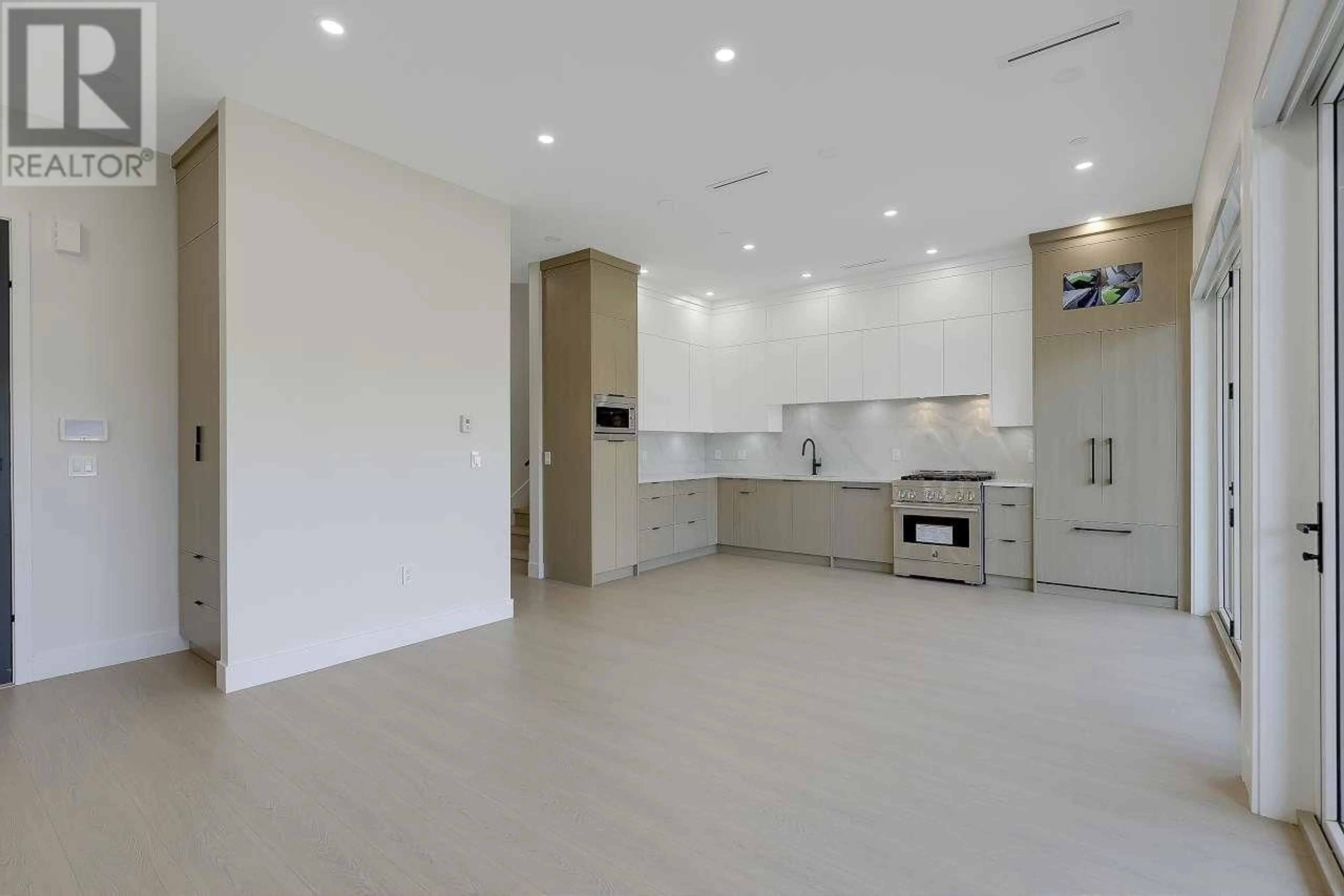 Unknown for 2 - 3251 44 AVENUE, Vancouver British Columbia V5R3B2