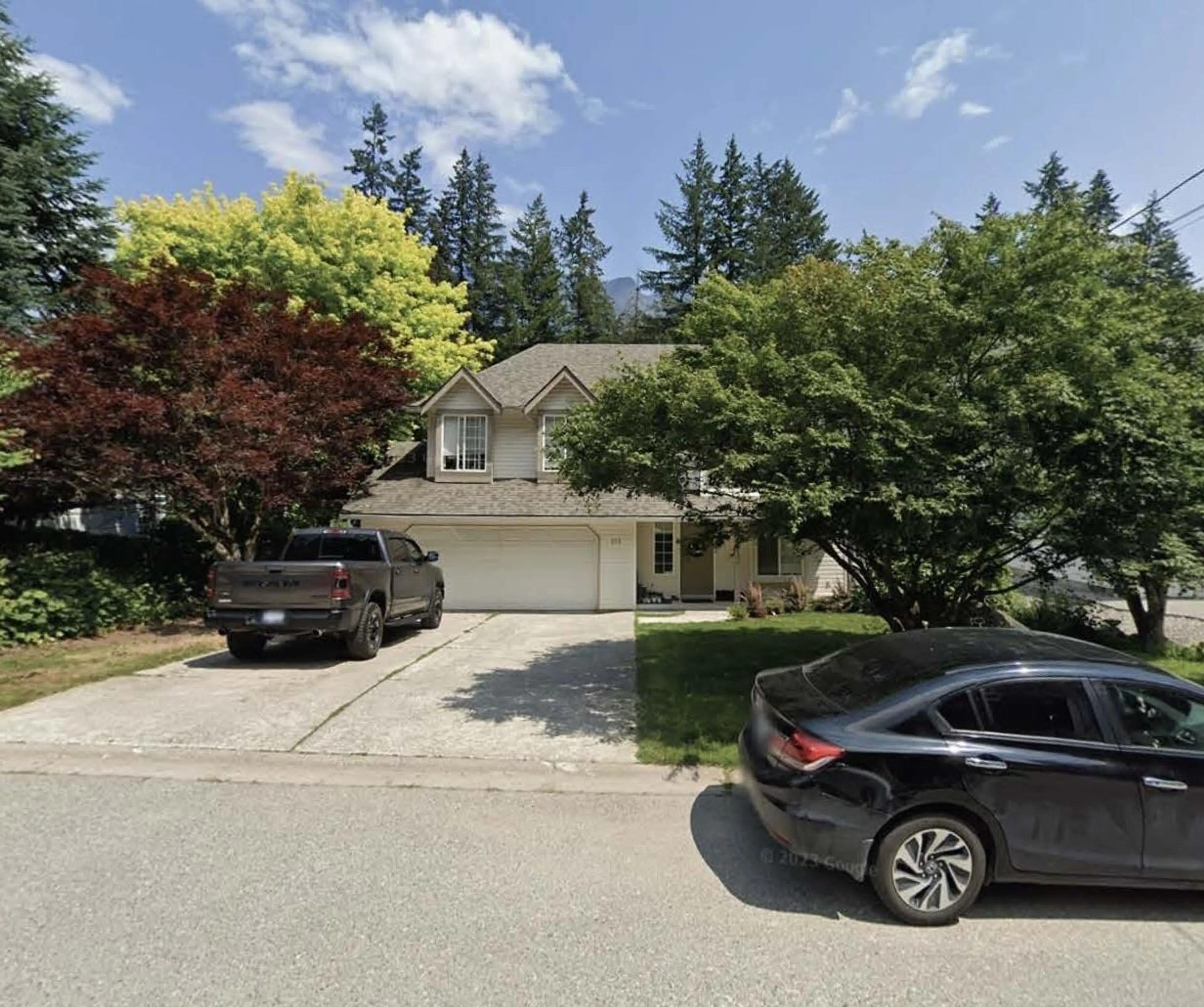 A pic from outside/outdoor area/front of a property/back of a property/a pic from drone, street for 275 FORREST CRESCENT, Hope British Columbia V0X1L4