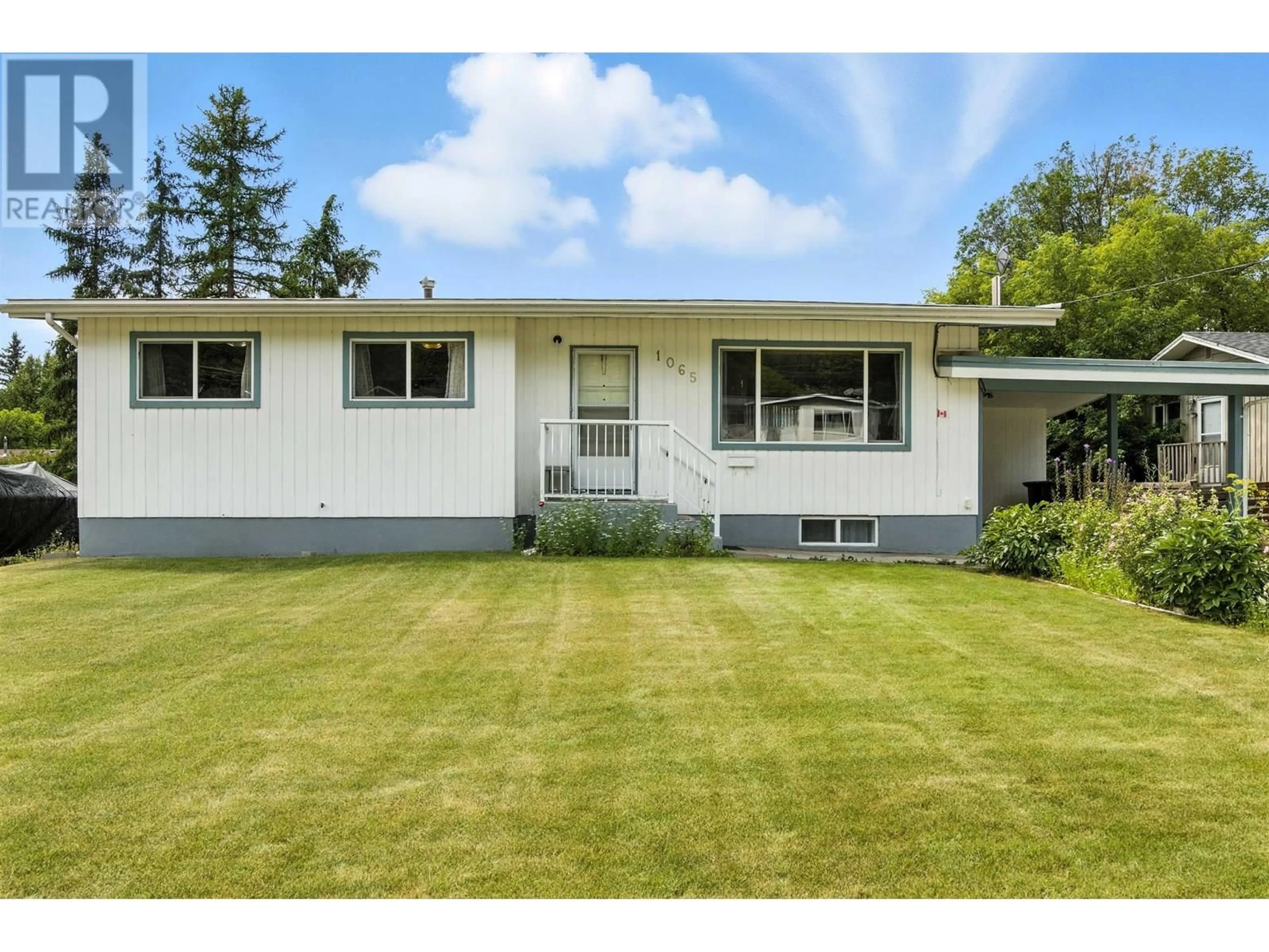 Home with vinyl exterior material, street for 1065 PIGEON AVENUE, Williams Lake British Columbia V2G2B8