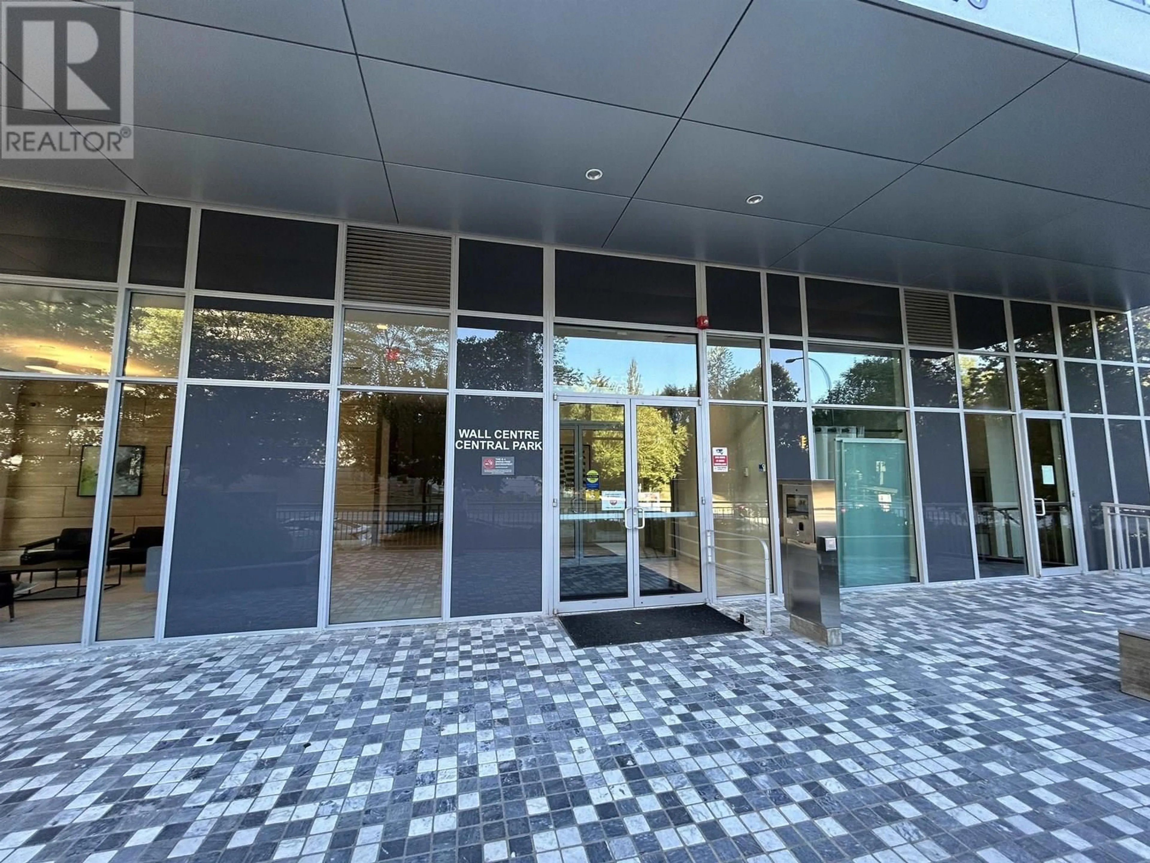 Indoor foyer for 505 - 5515 BOUNDARY ROAD, Vancouver British Columbia V5R0E3