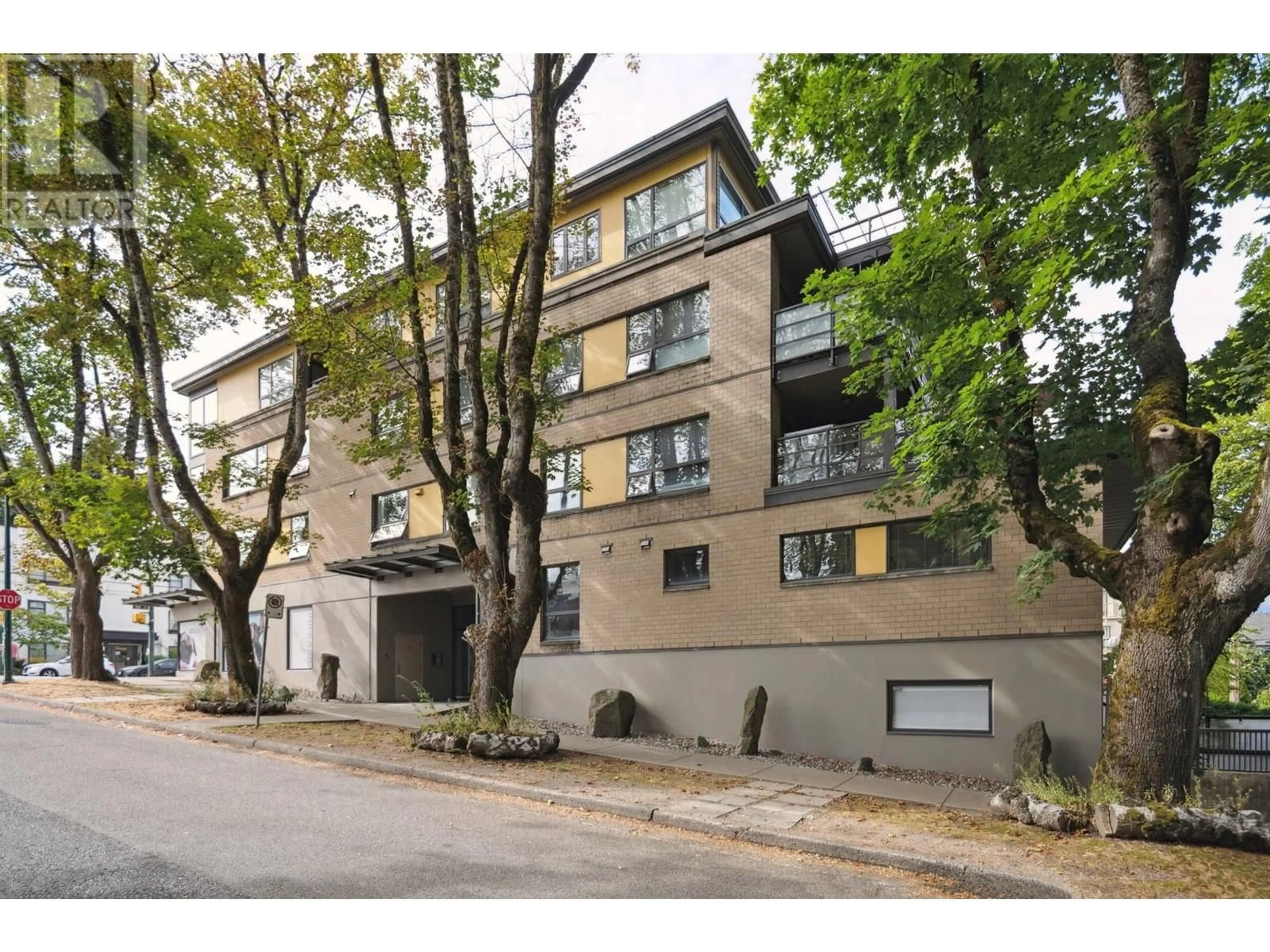 Unknown for 305 - 997 22ND AVENUE, Vancouver British Columbia V5Z2A2