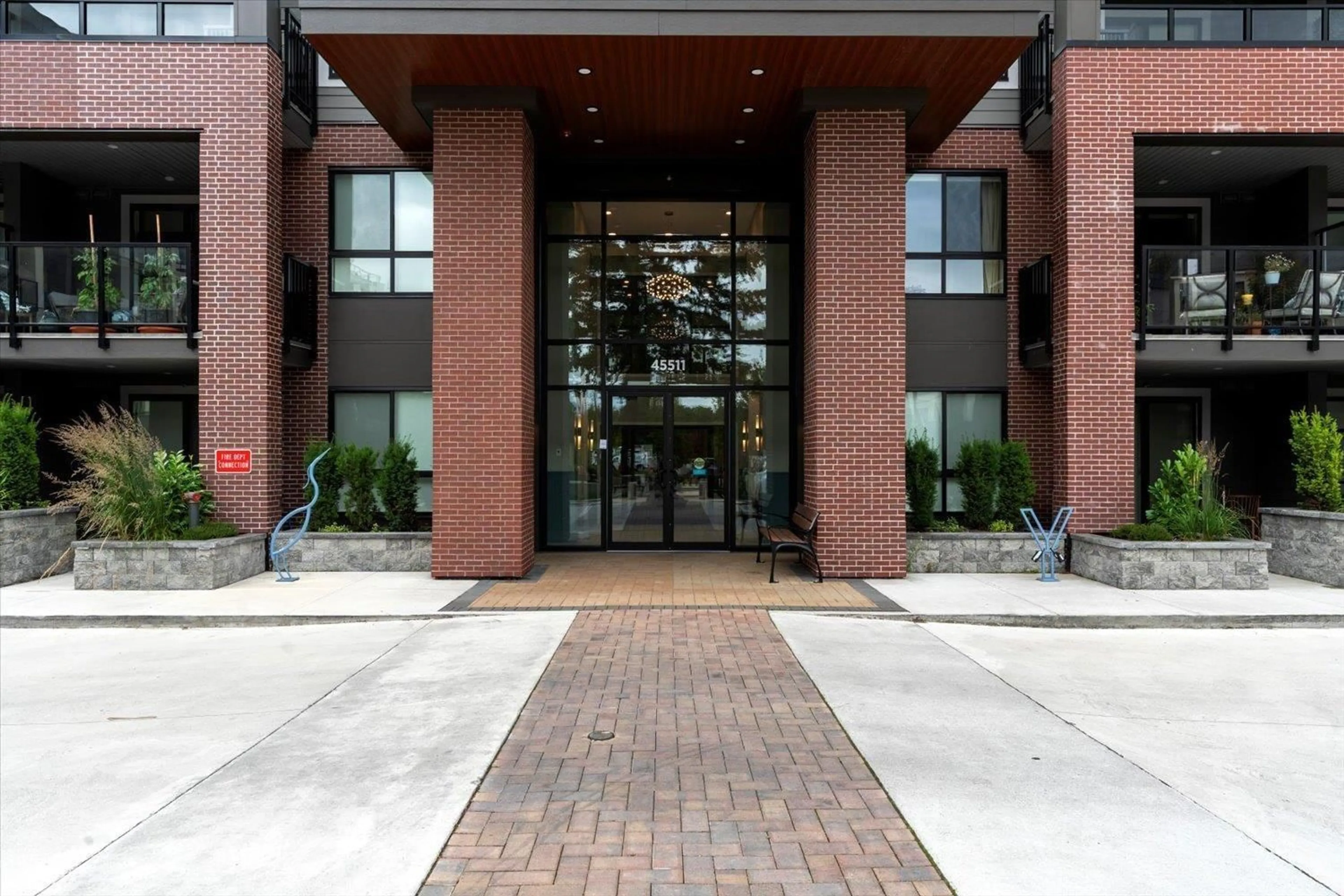 Indoor foyer for 308 - 45511 CAMPUS DRIVE, Chilliwack British Columbia V2R6K8