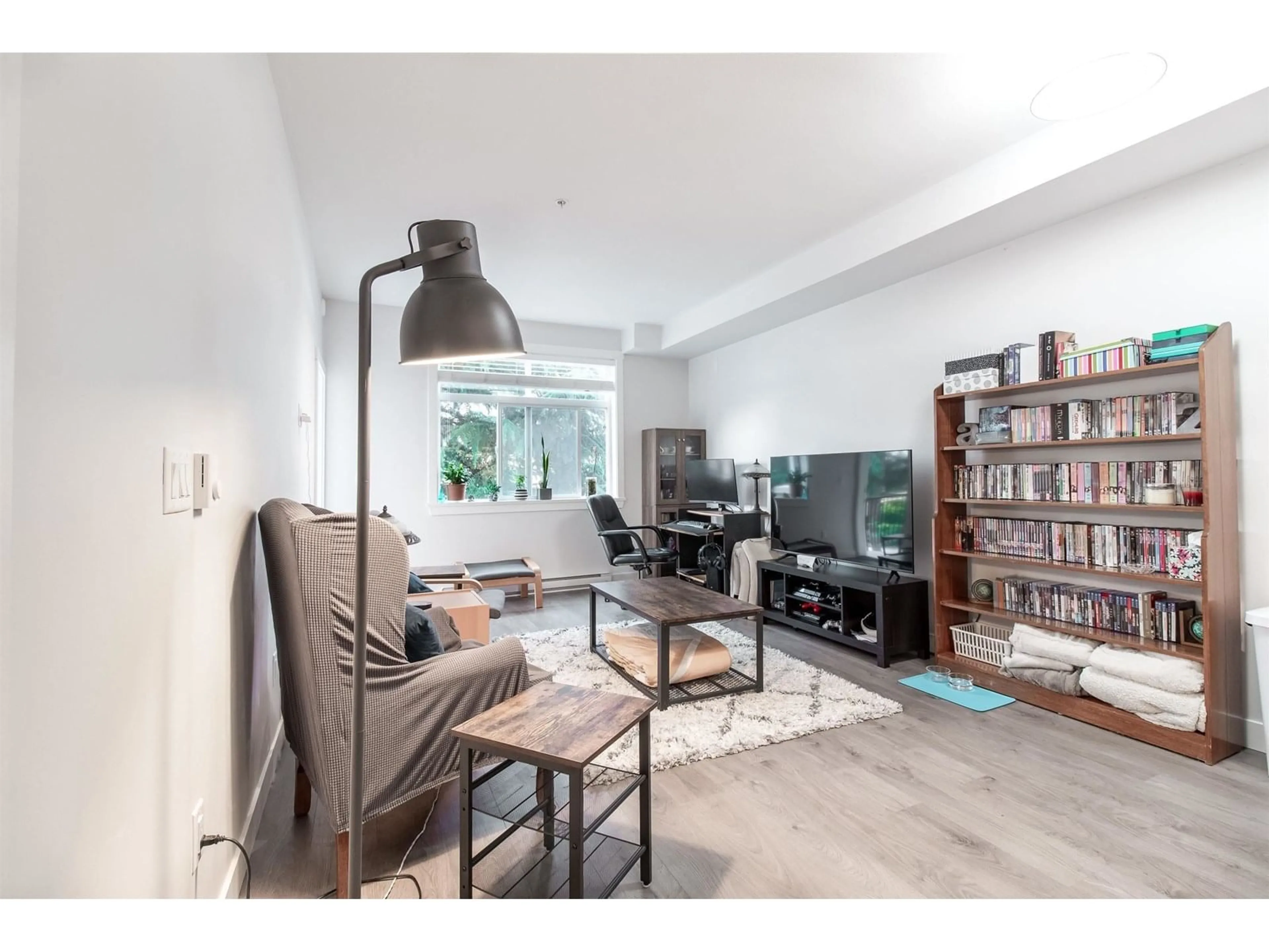 Living room with furniture, unknown for 217 - 20696 EASTLEIGH, Langley British Columbia V3A0M3