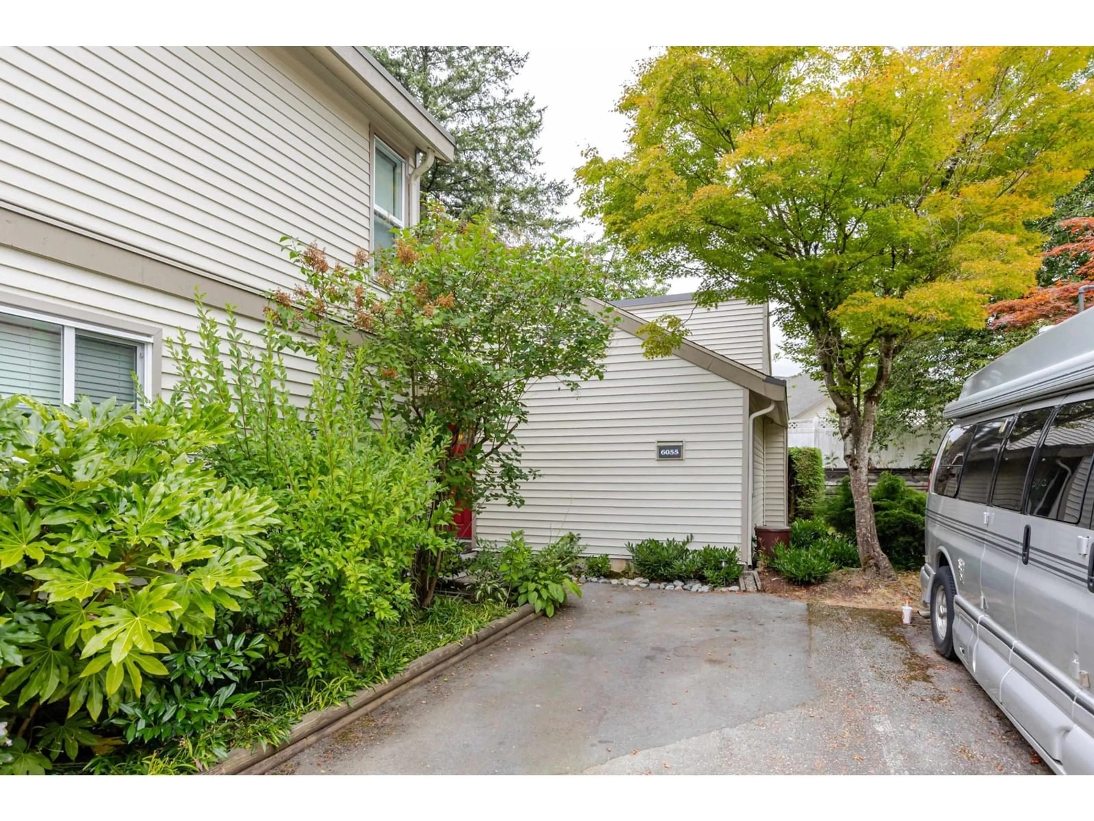 Unknown for 6055 GREENSIDE WEST, Surrey British Columbia V3S5M8